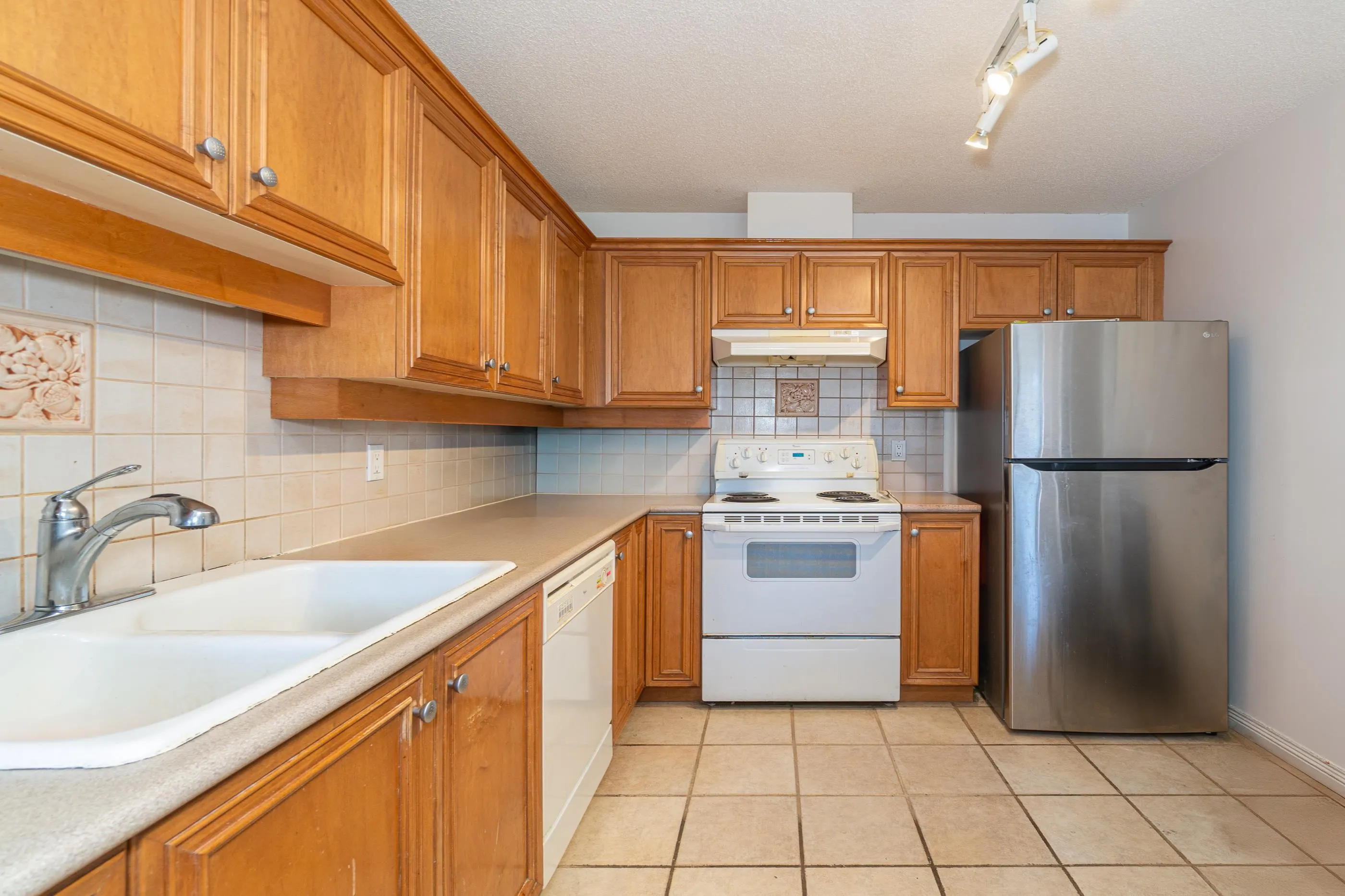 707 5639 Hampton Place