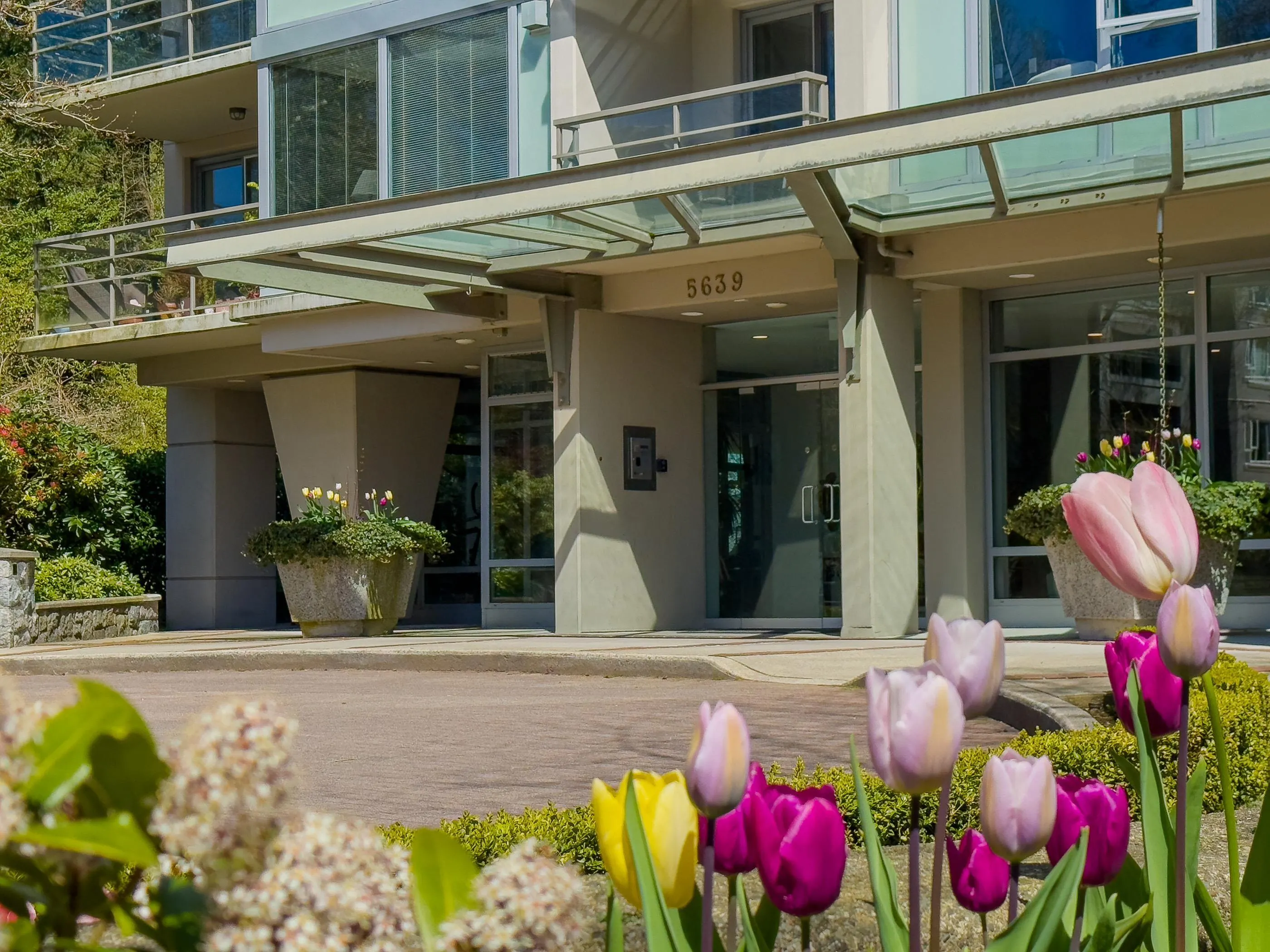 707 5639 Hampton Place