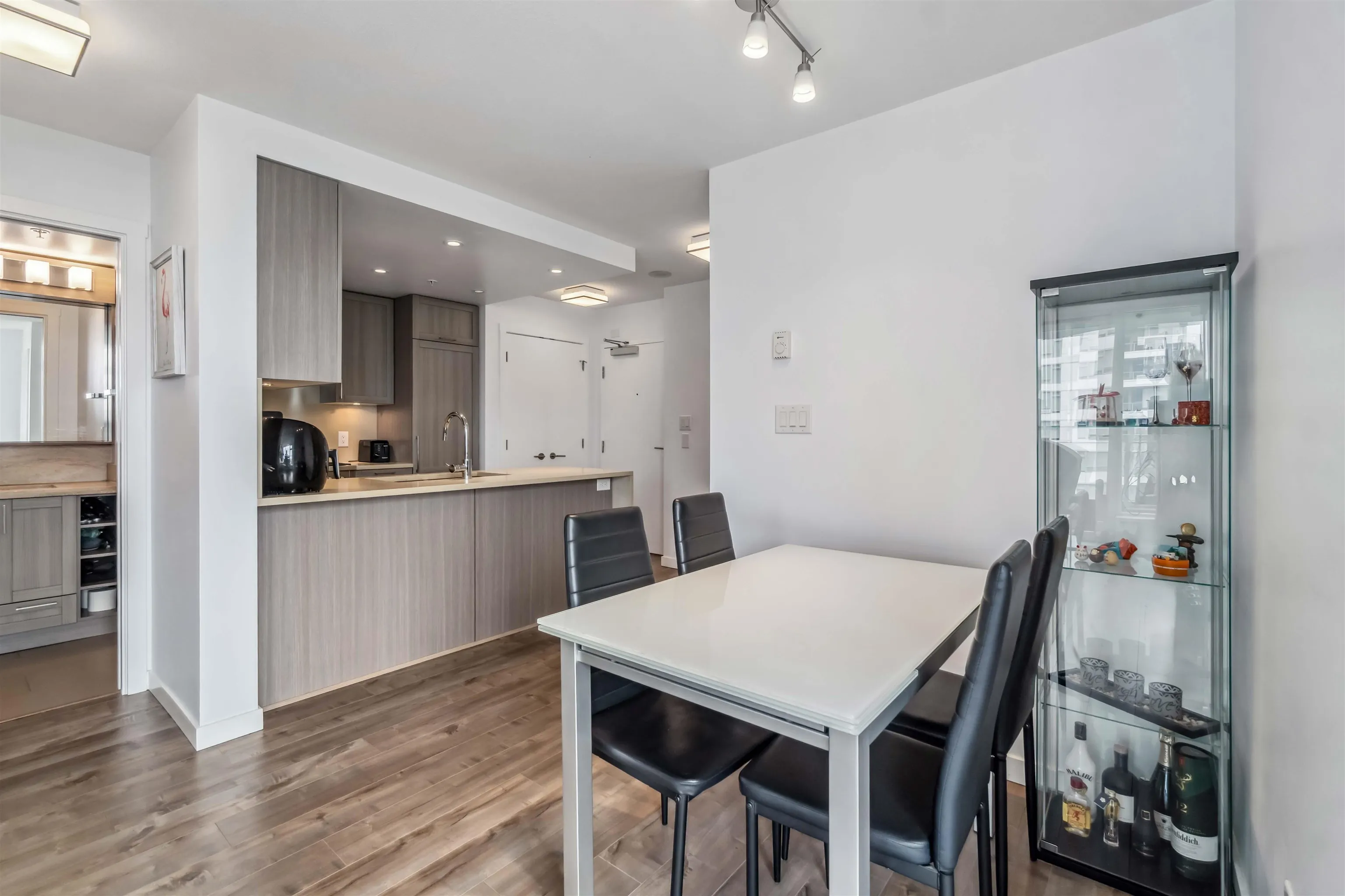 1902 5665 Boundary Road