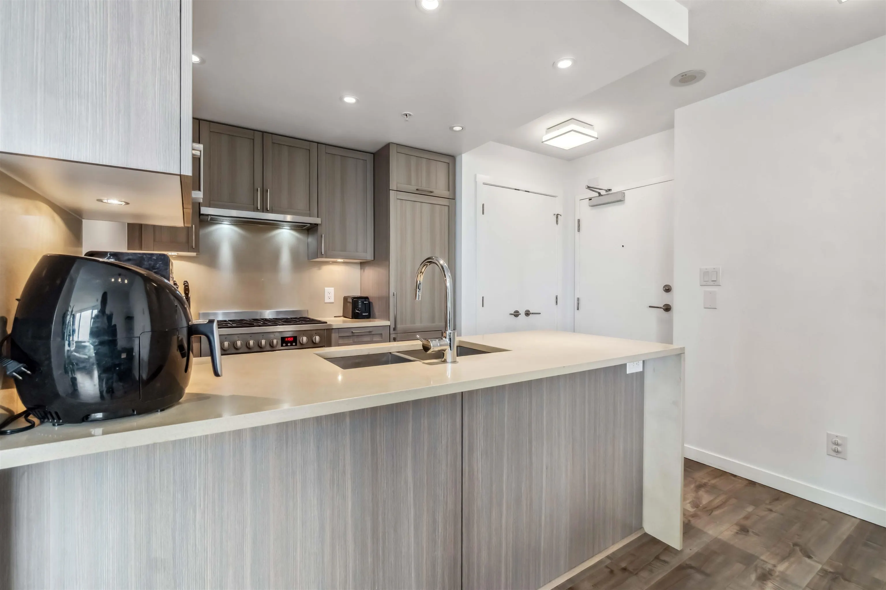 1902 5665 Boundary Road