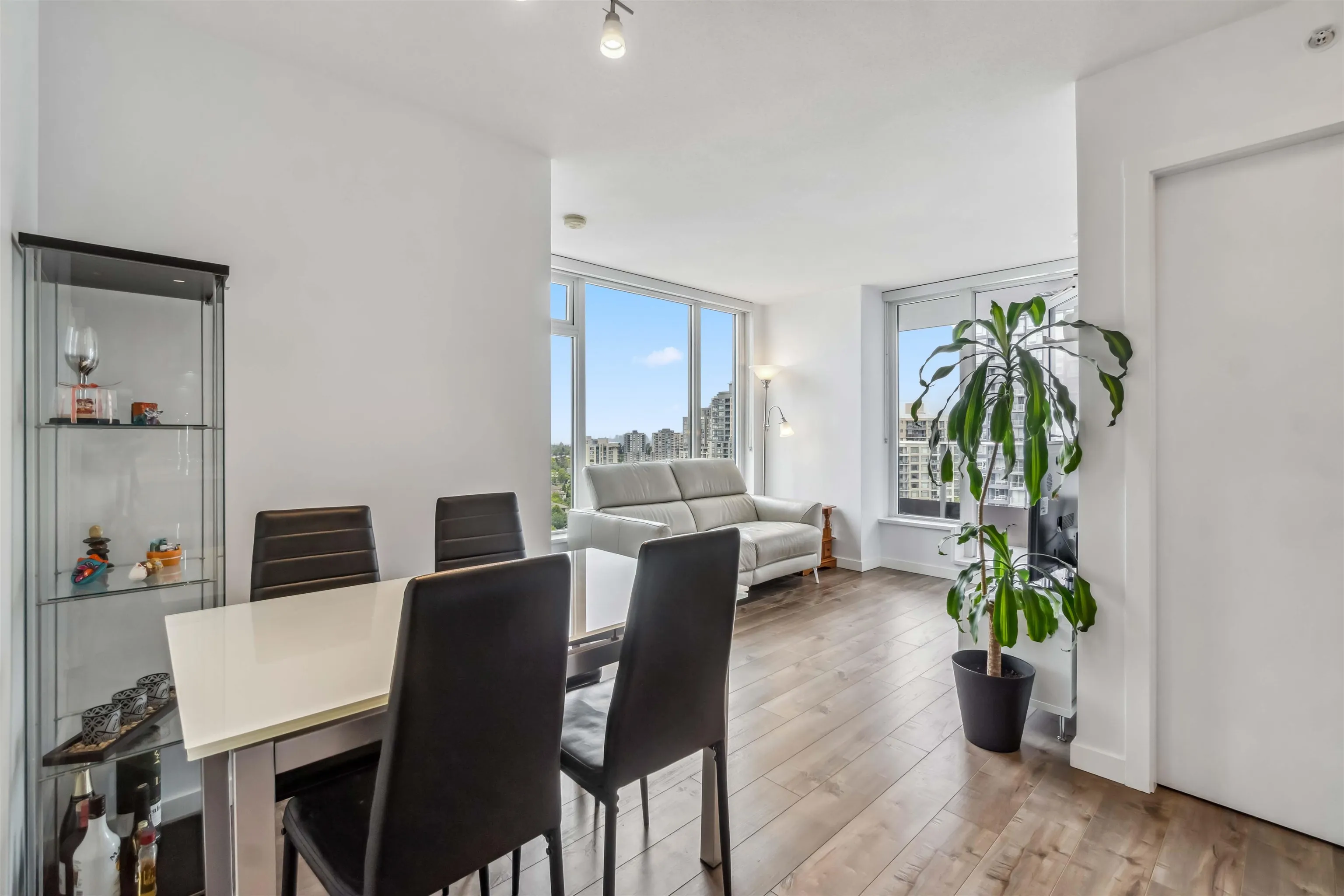 1902 5665 Boundary Road
