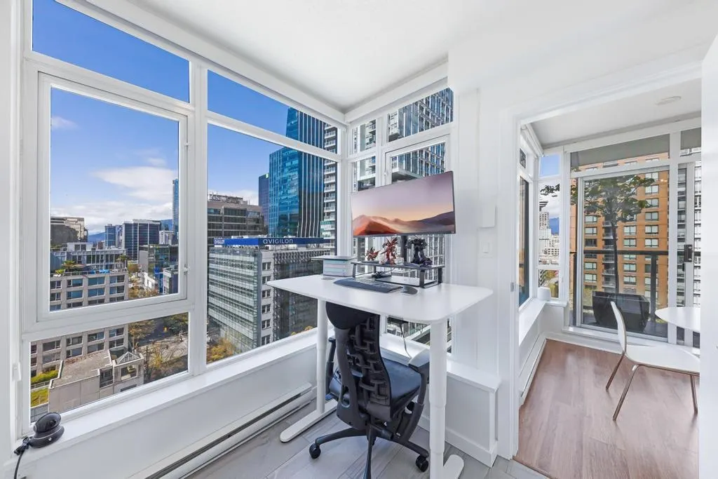 1502 480 Robson Street