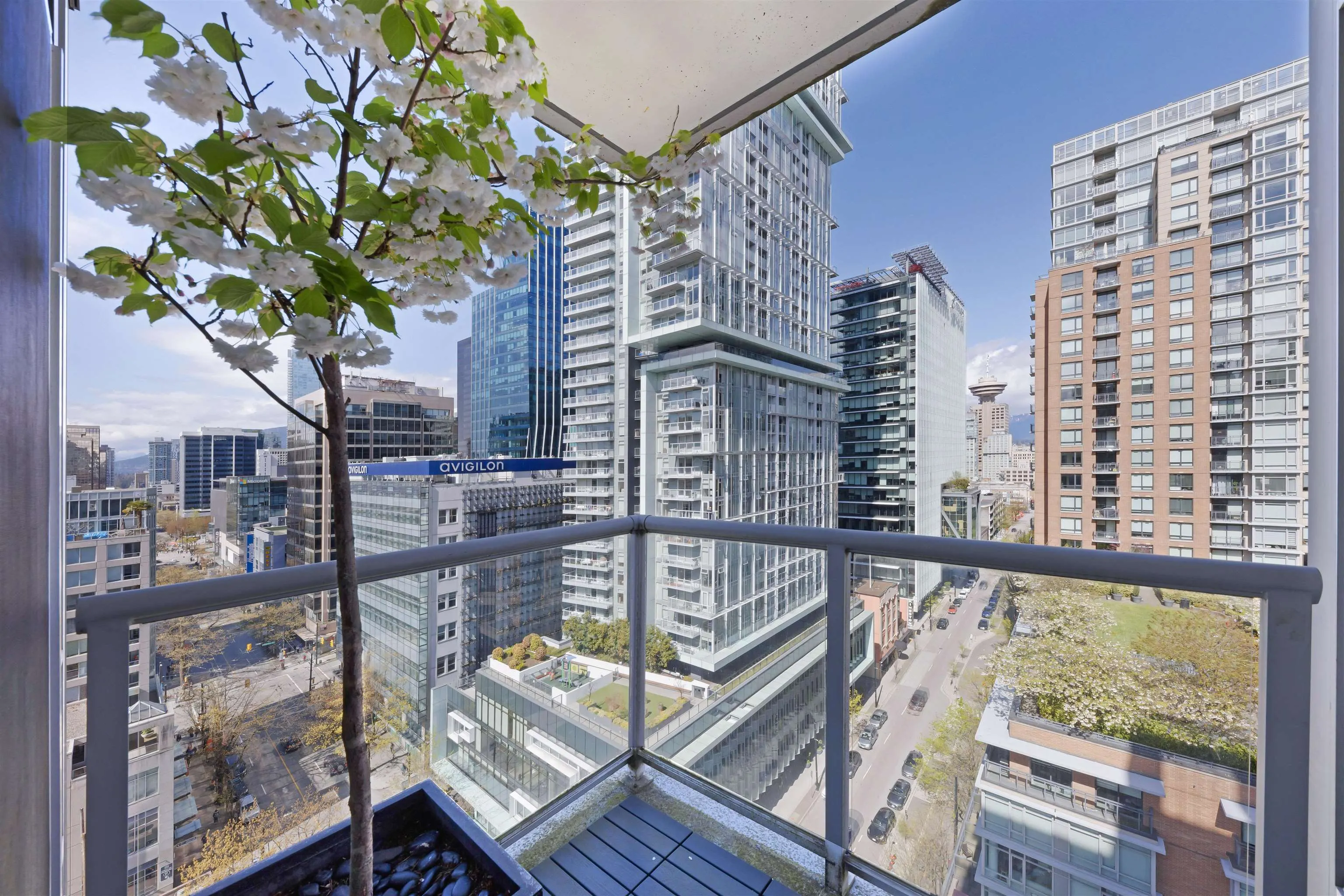 1502 480 Robson Street