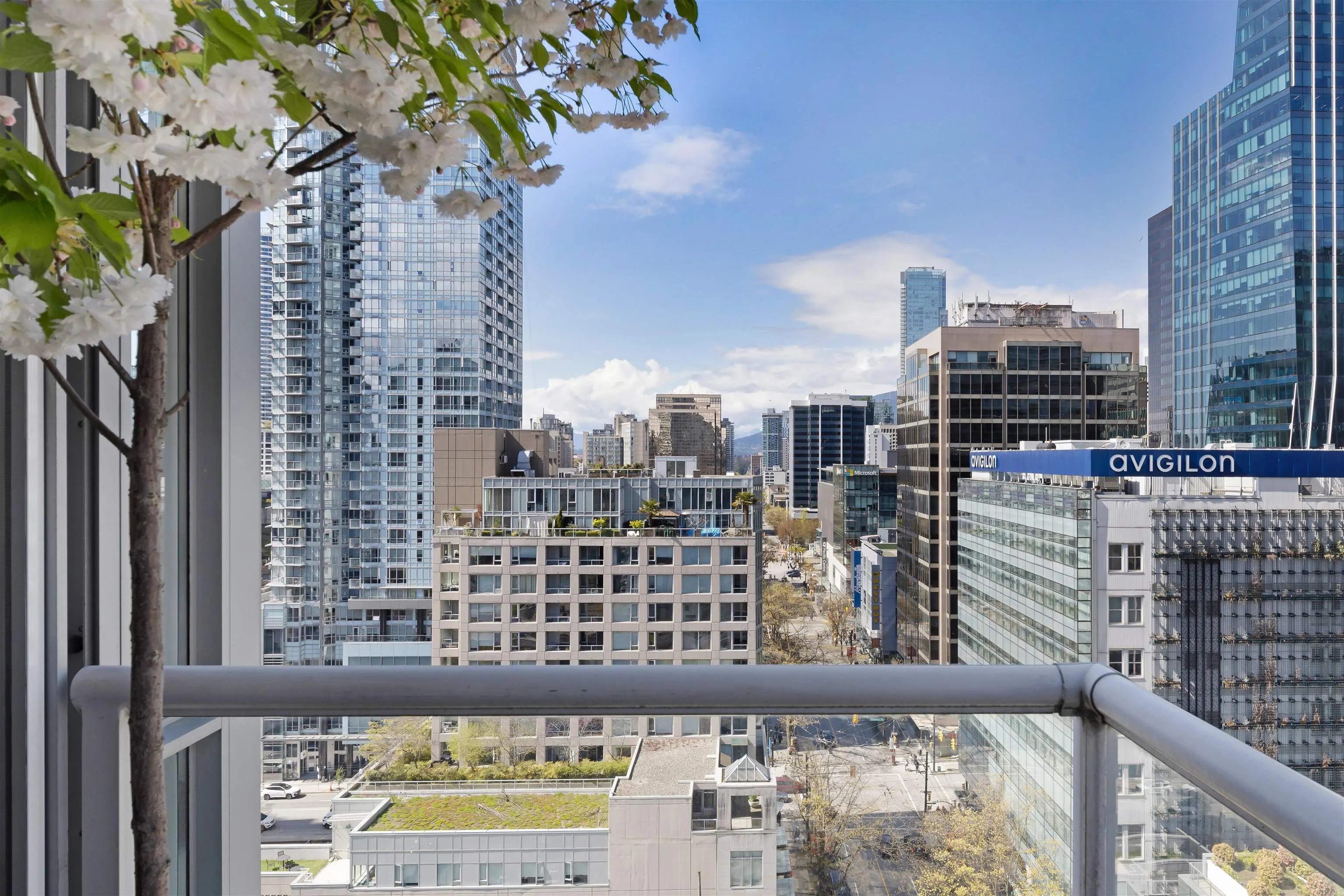 1502 480 Robson Street
