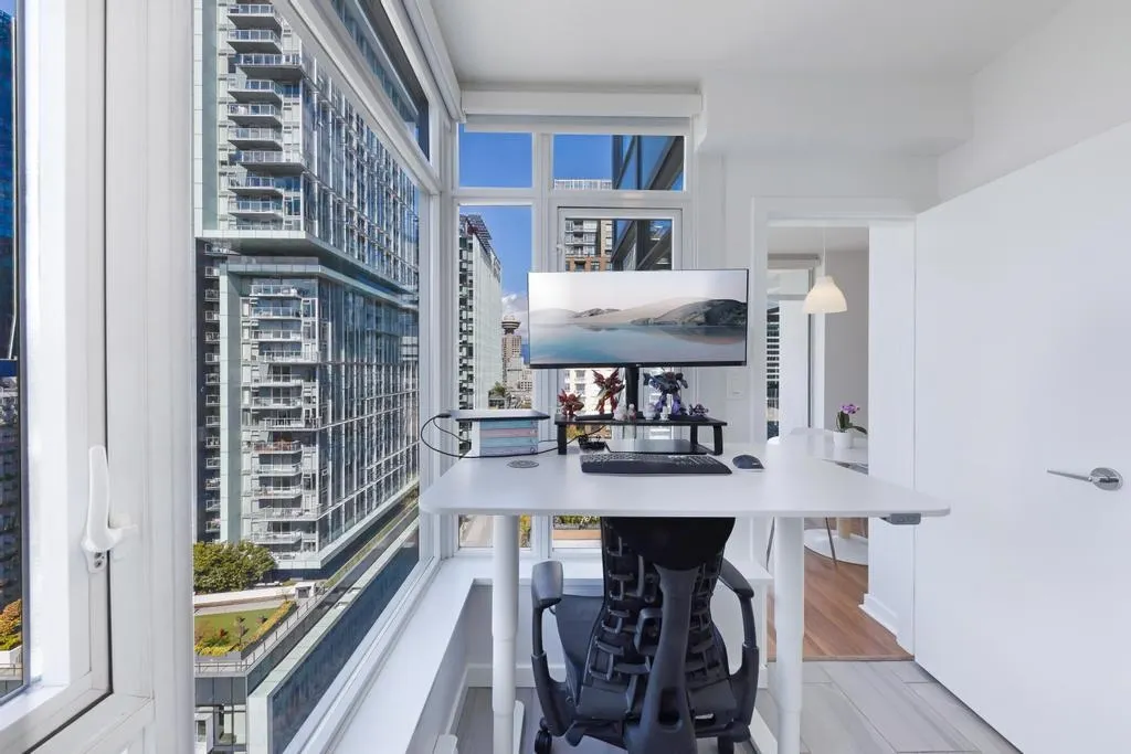 1502 480 Robson Street