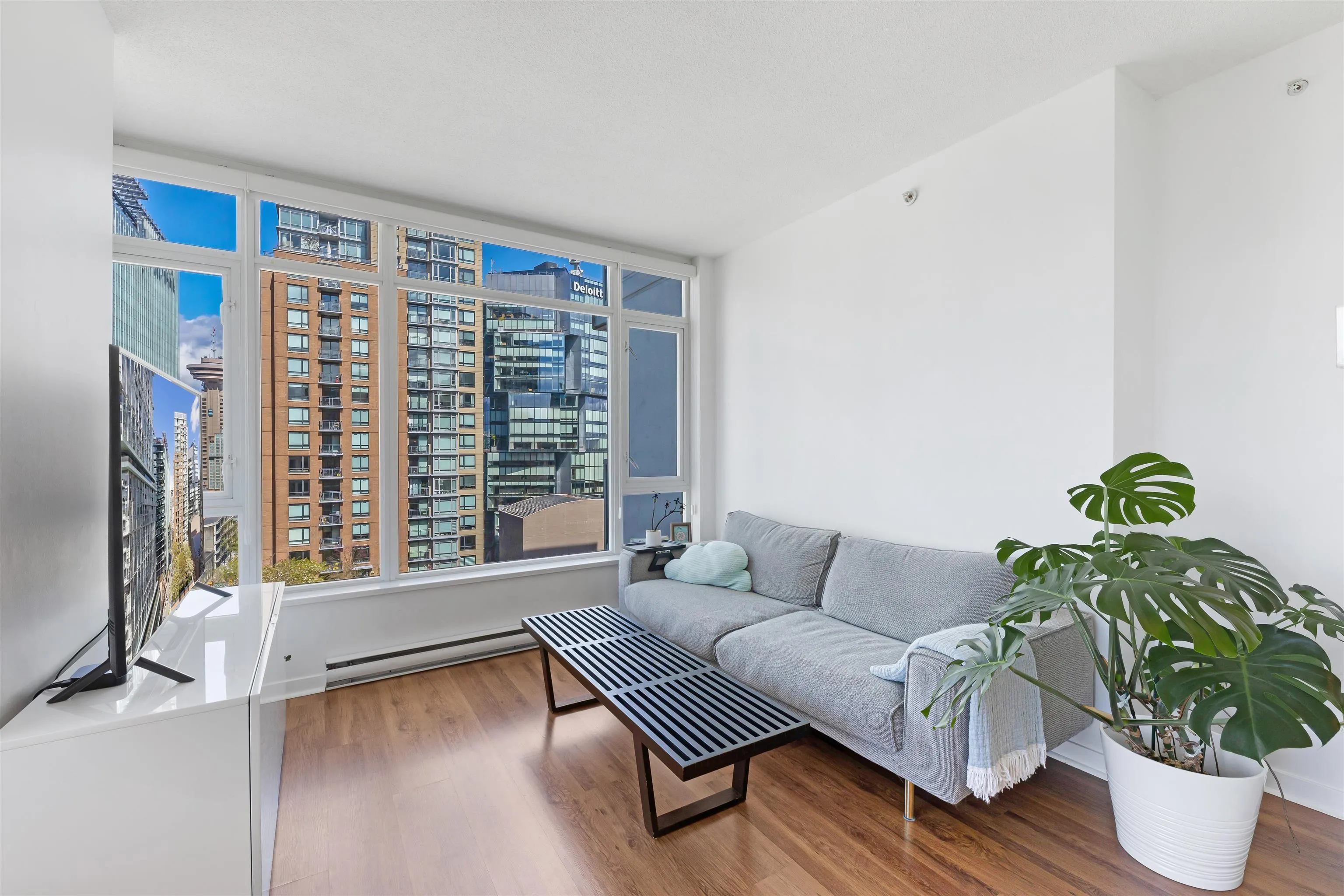 1502 480 Robson Street