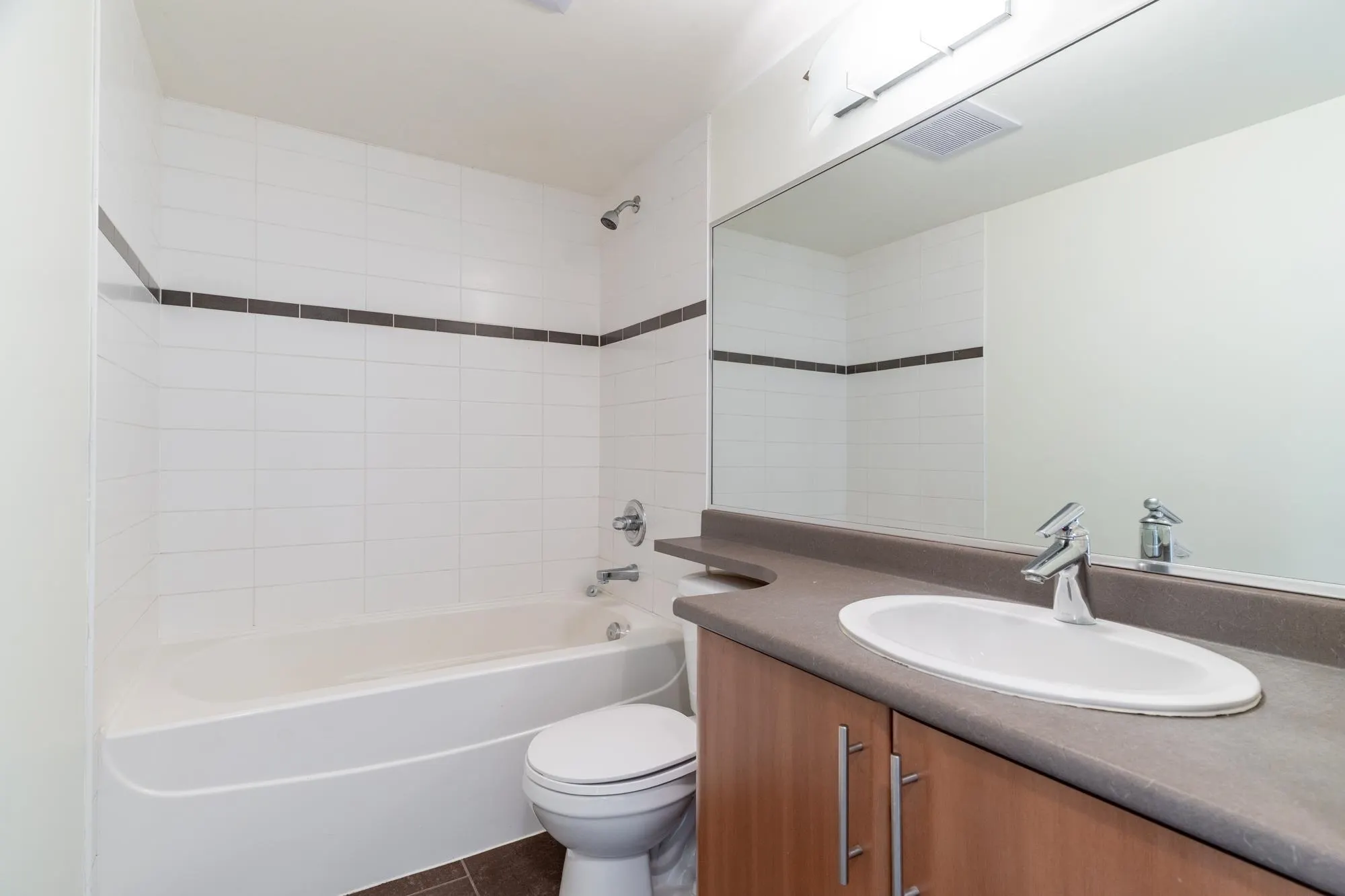 1106 58 Keefer Place