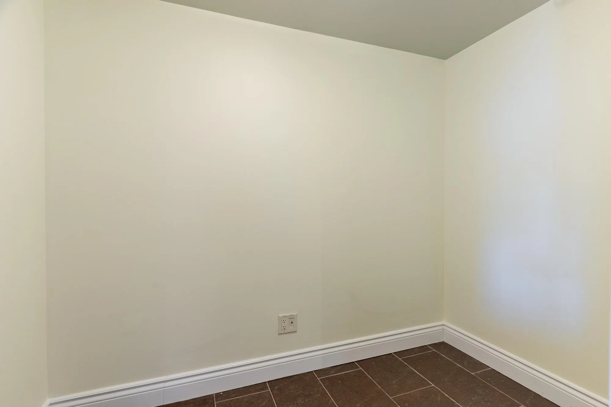 1106 58 Keefer Place