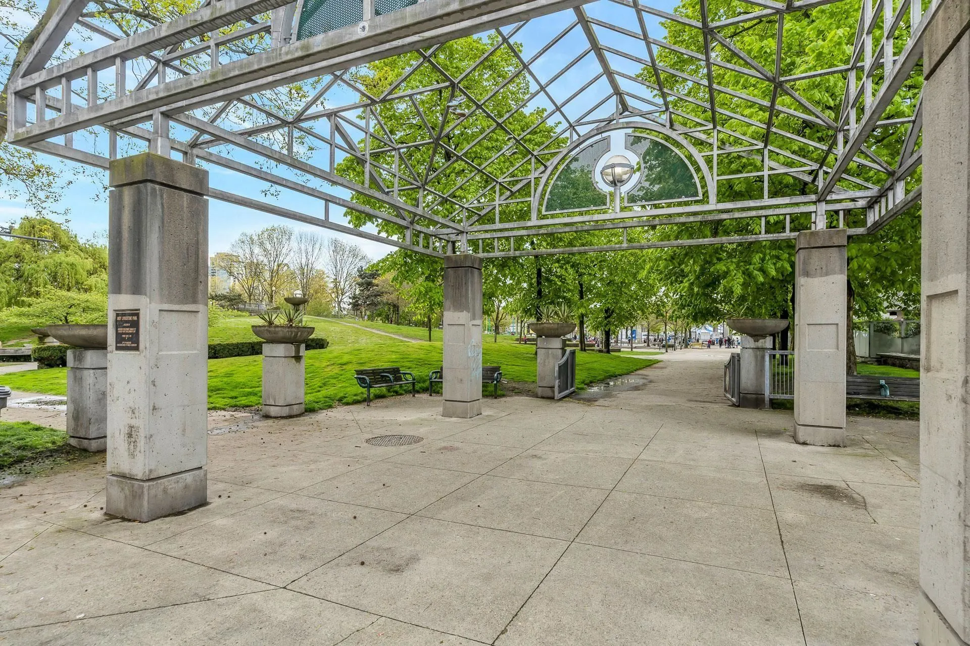 1106 58 Keefer Place
