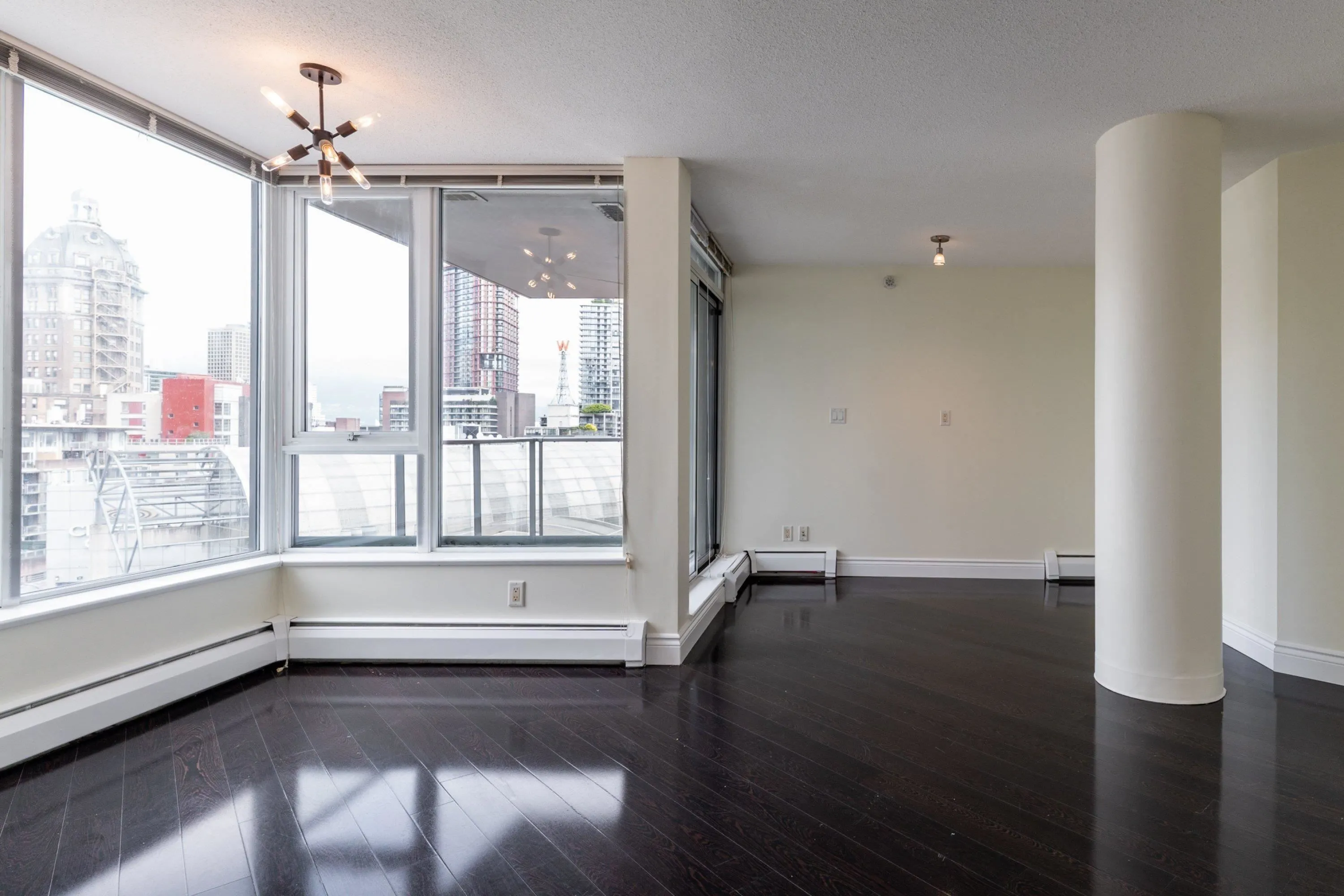 1106 58 Keefer Place