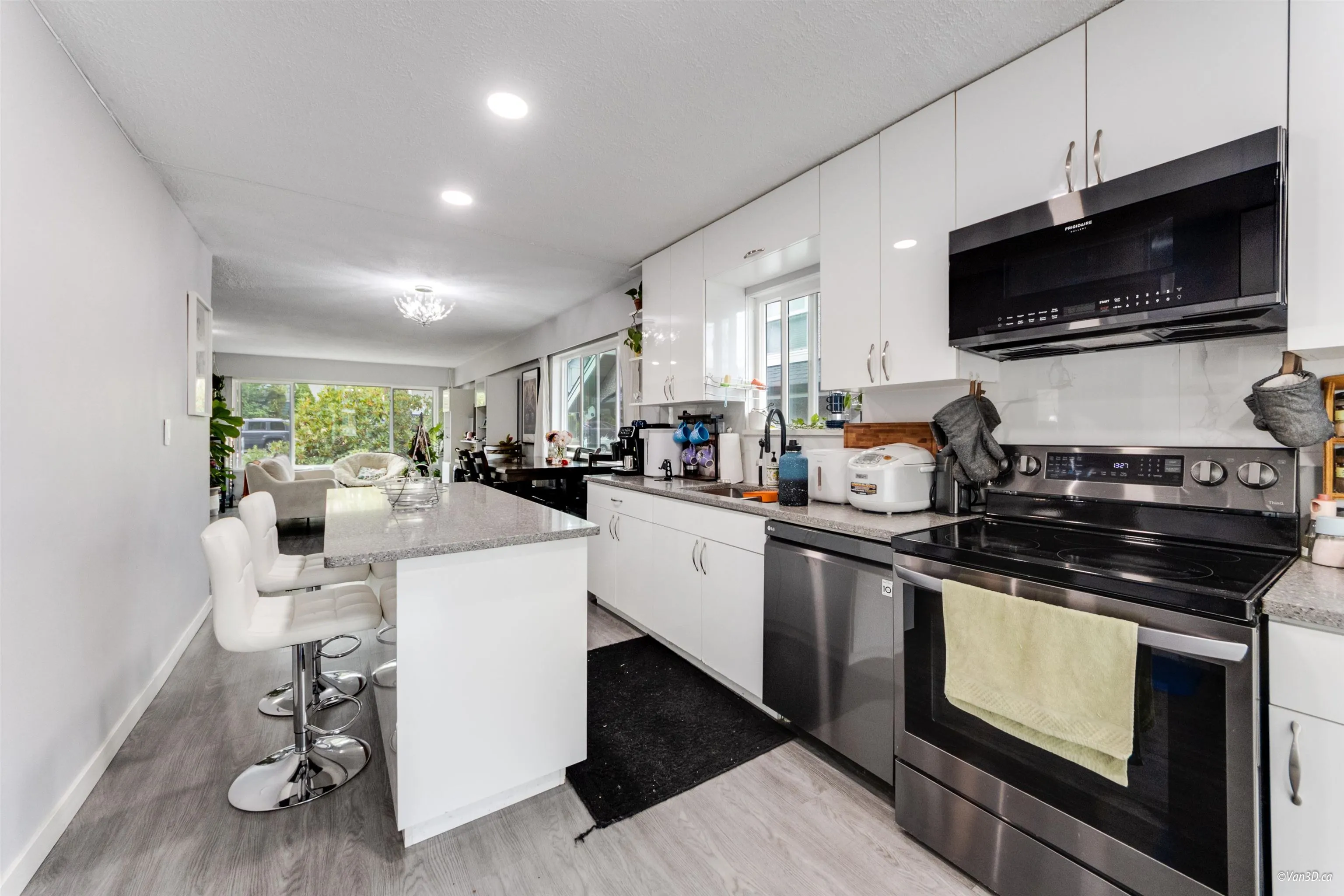 10 N Stratford Avenue