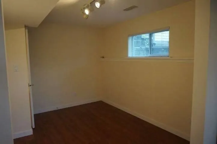 Lower 122 Linden Court
