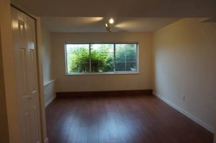 Lower 122 Linden Court