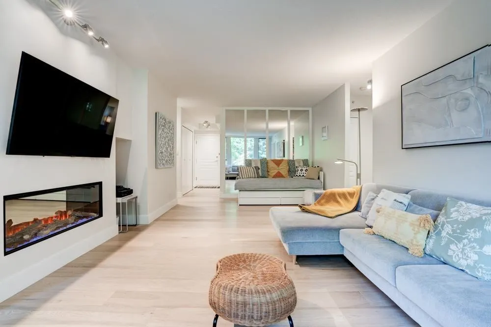 301 5775 Hampton Place