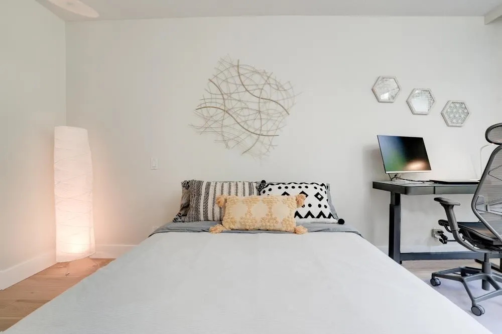 301 5775 Hampton Place