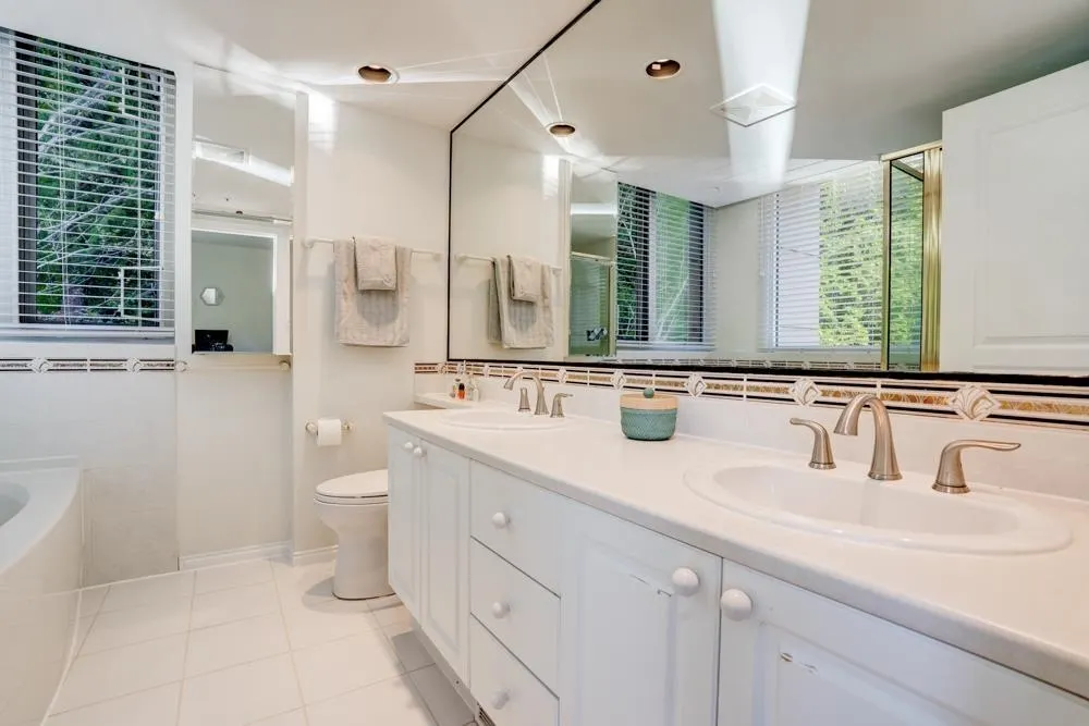 301 5775 Hampton Place