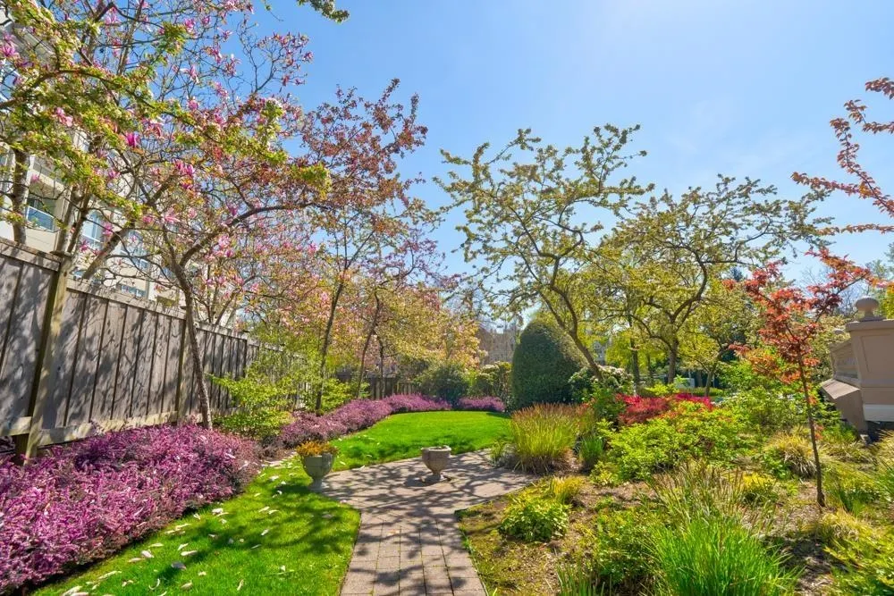 301 5775 Hampton Place