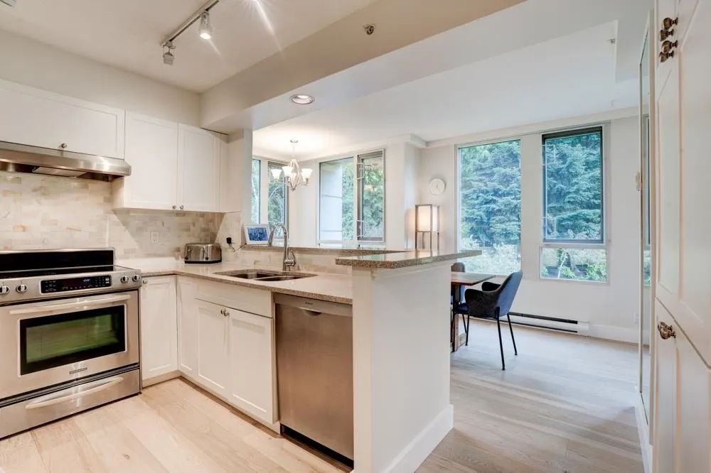 301 5775 Hampton Place