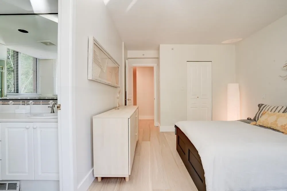 301 5775 Hampton Place