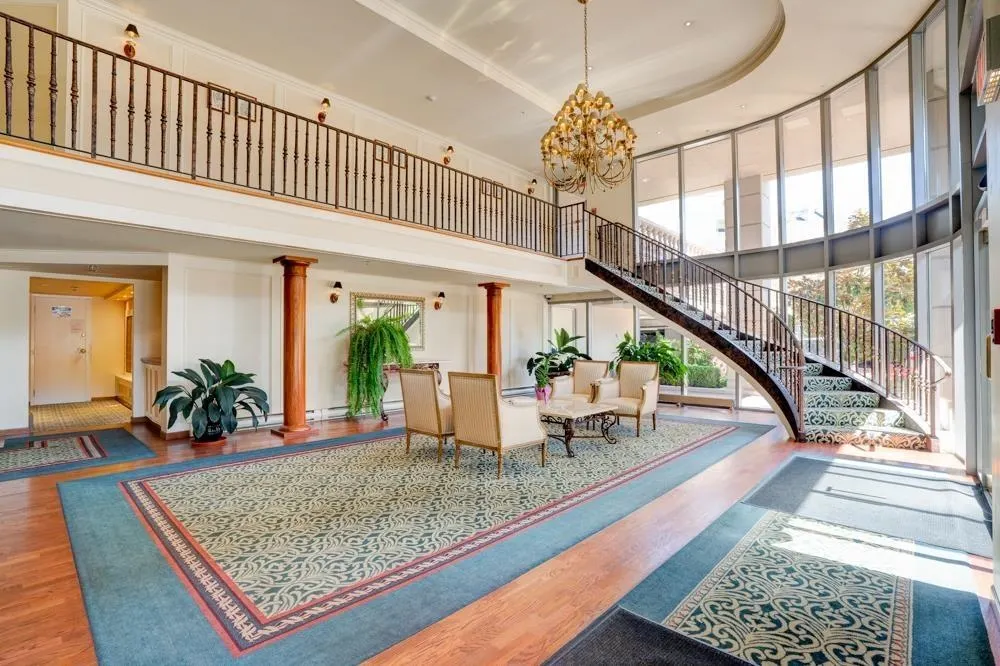 301 5775 Hampton Place