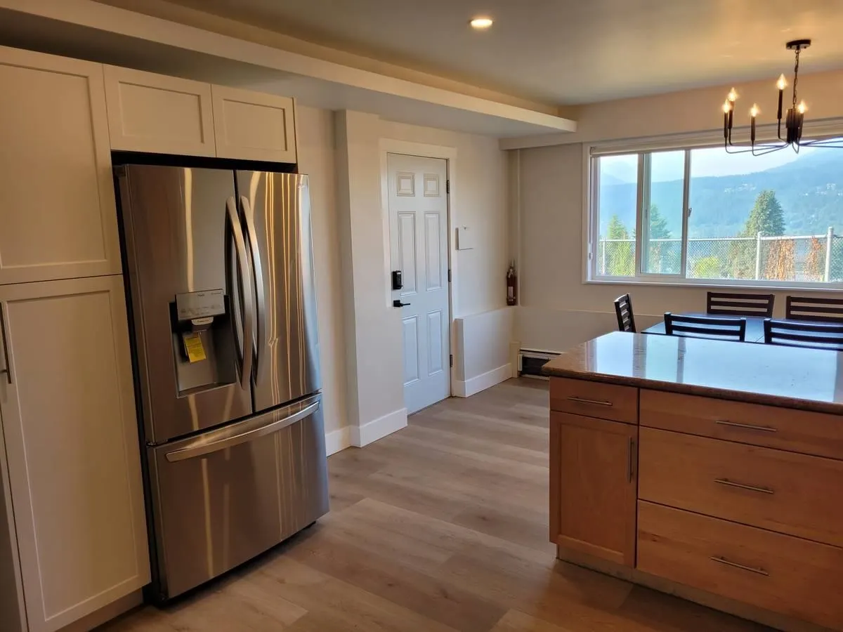 Lower 2177 Park Crescent