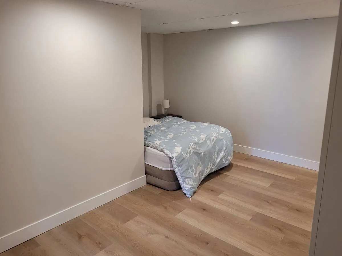 Lower 2177 Park Crescent