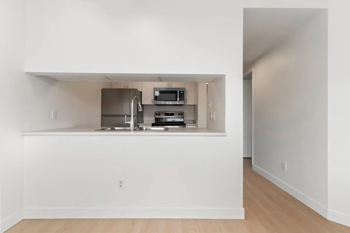 2201 438 Seymour Street
