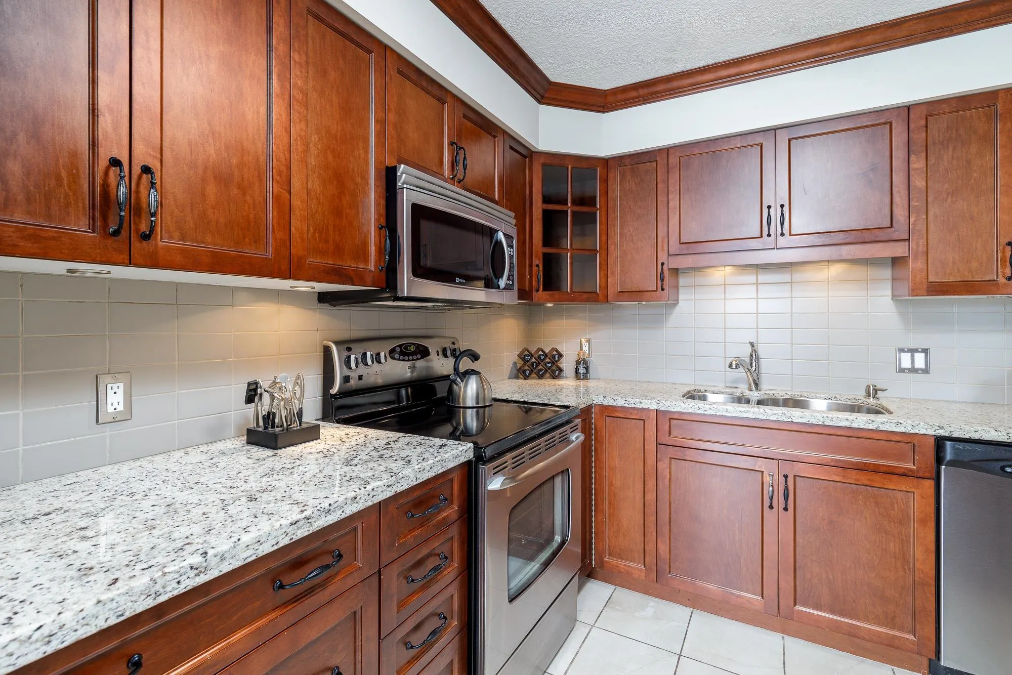 803 1745 Esquimalt Avenue