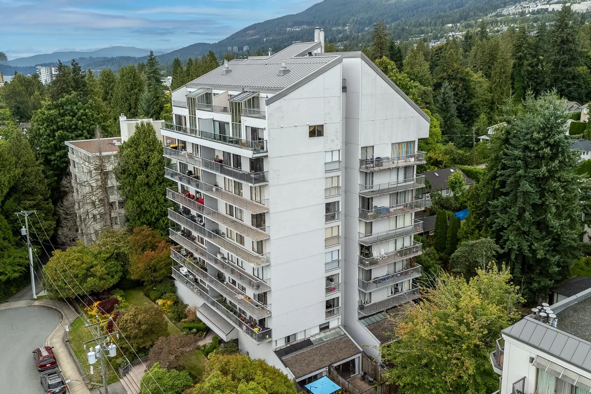 803 1745 Esquimalt Avenue