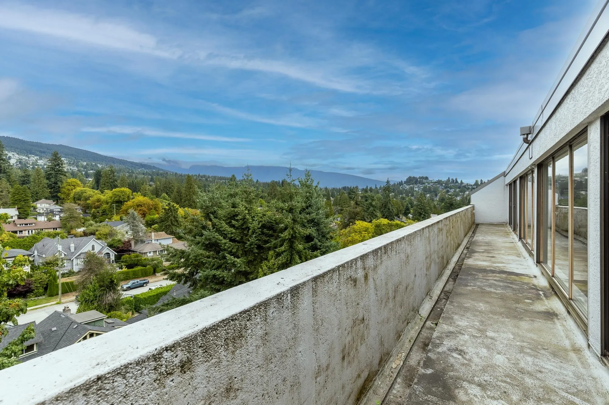 803 1745 Esquimalt Avenue