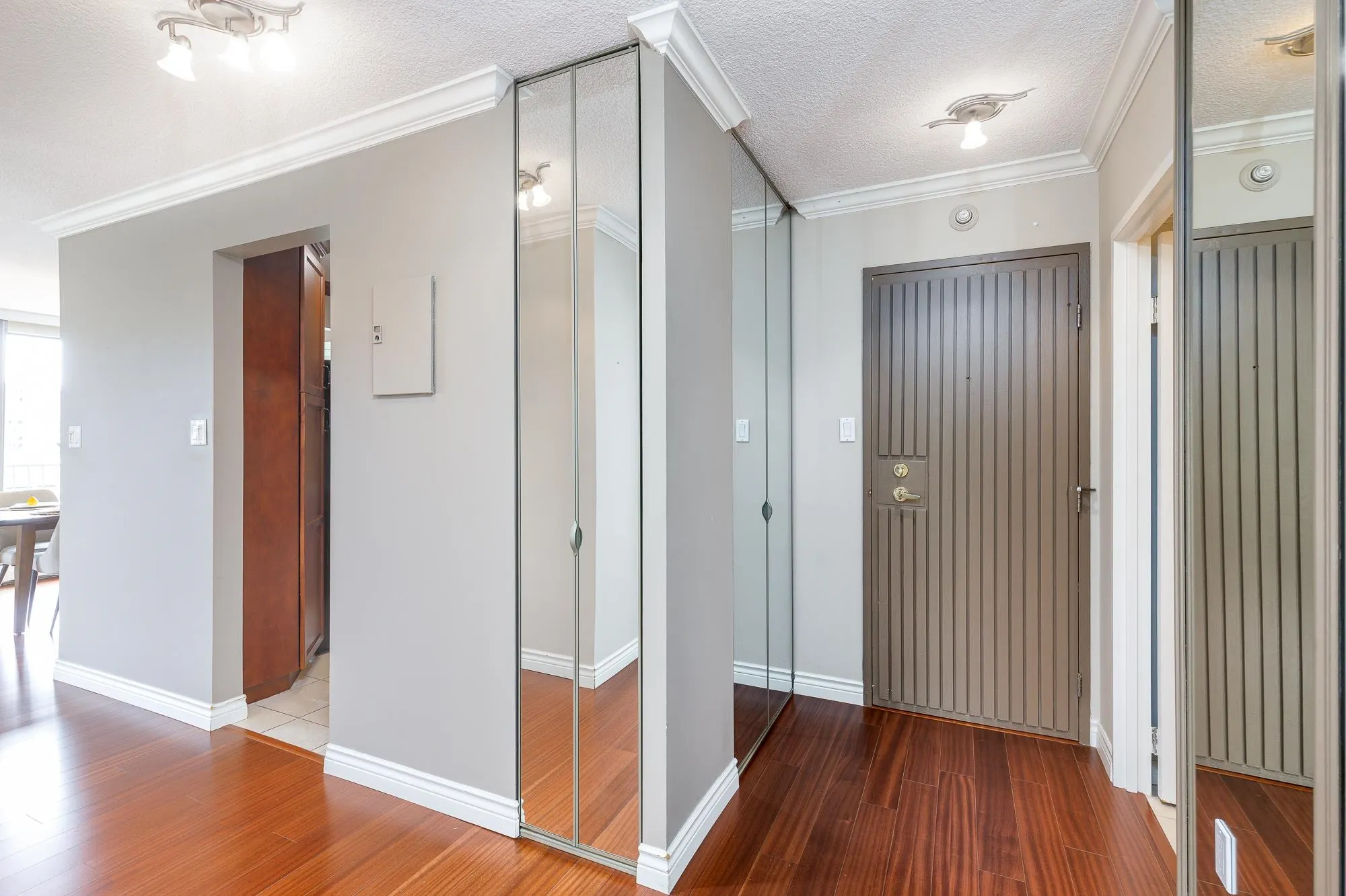 803 1745 Esquimalt Avenue