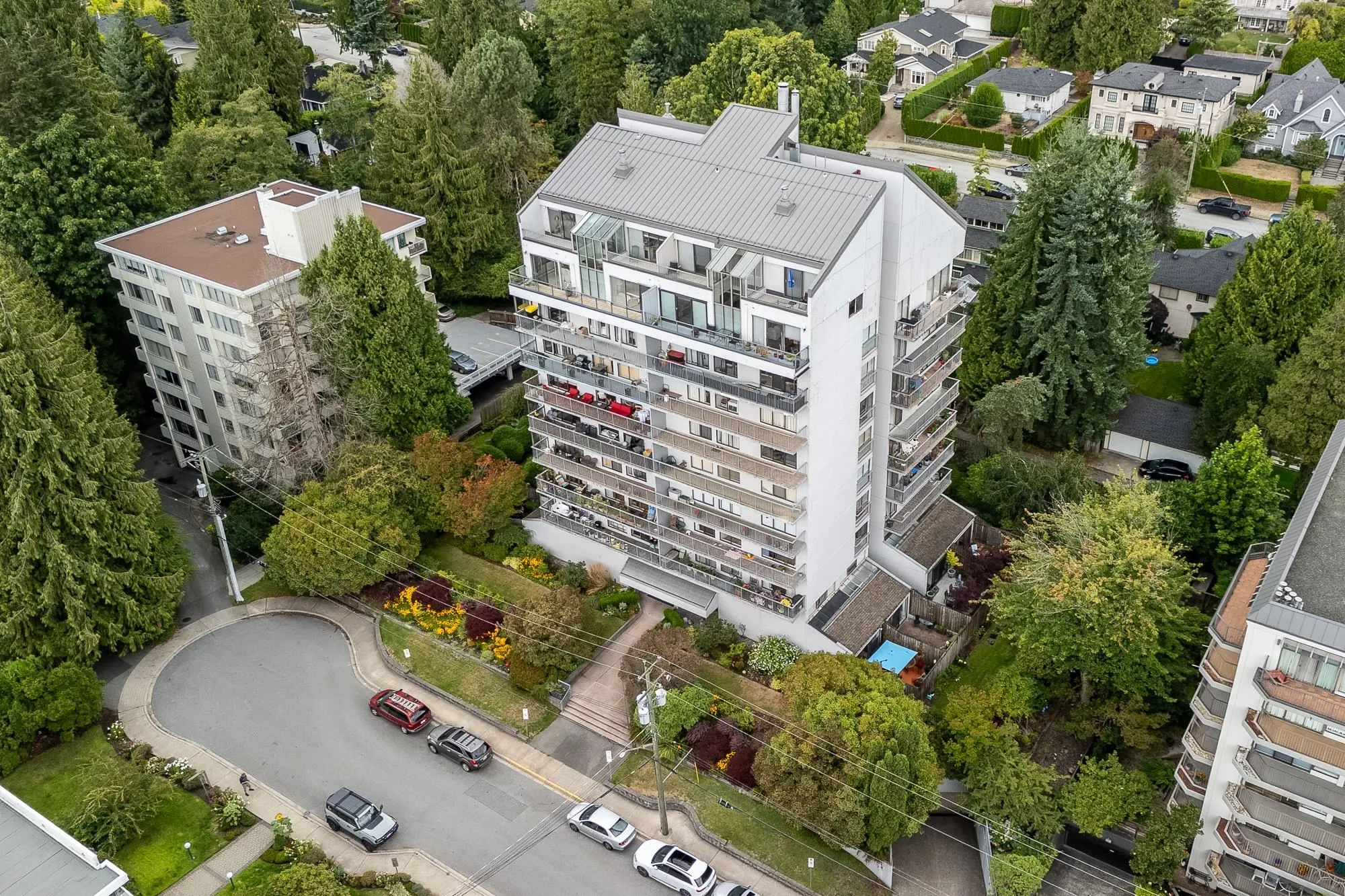 803 1745 Esquimalt Avenue