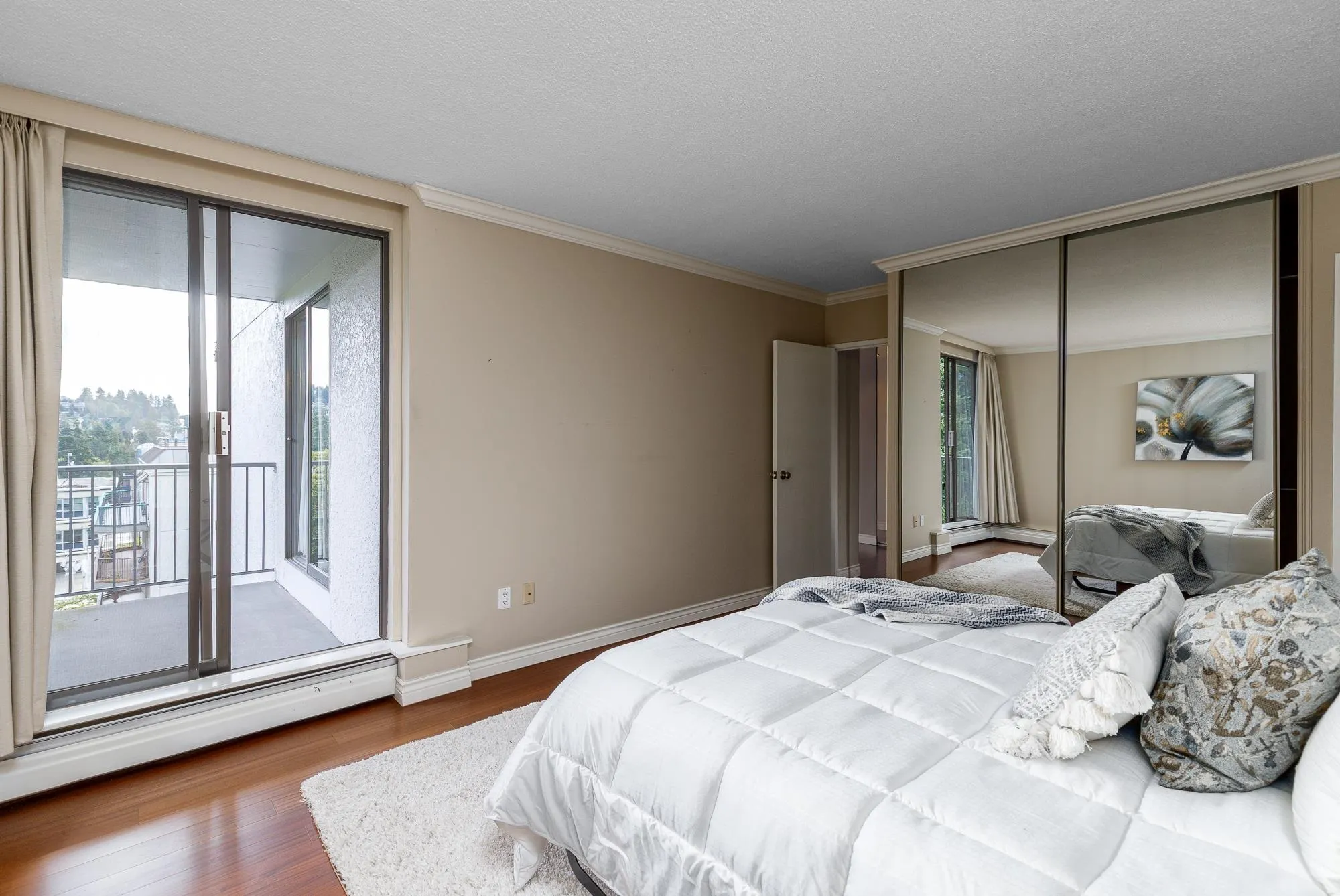 803 1745 Esquimalt Avenue