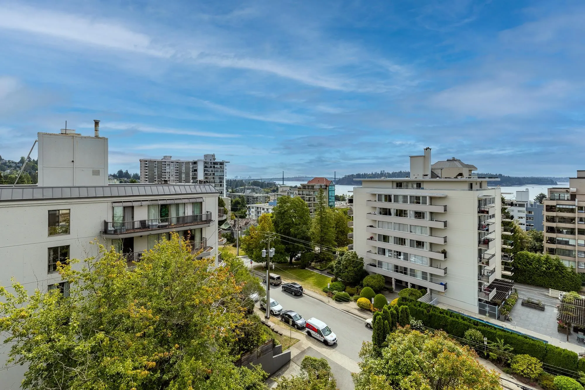 803 1745 Esquimalt Avenue
