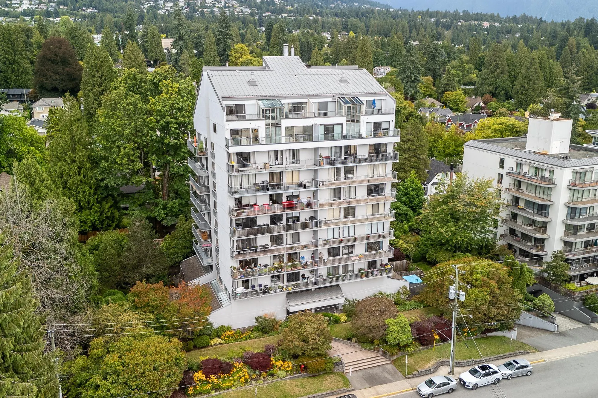 803 1745 Esquimalt Avenue