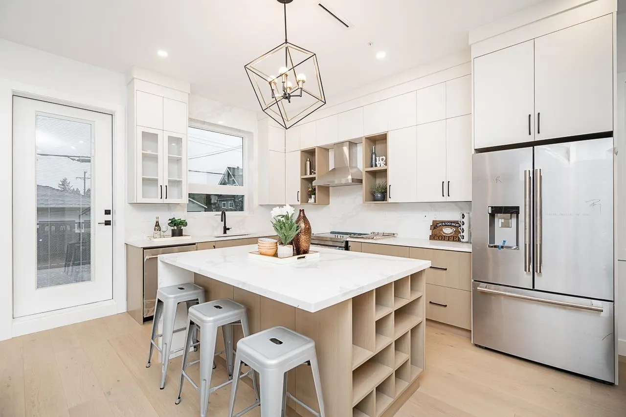 2 2753 Nanaimo Street