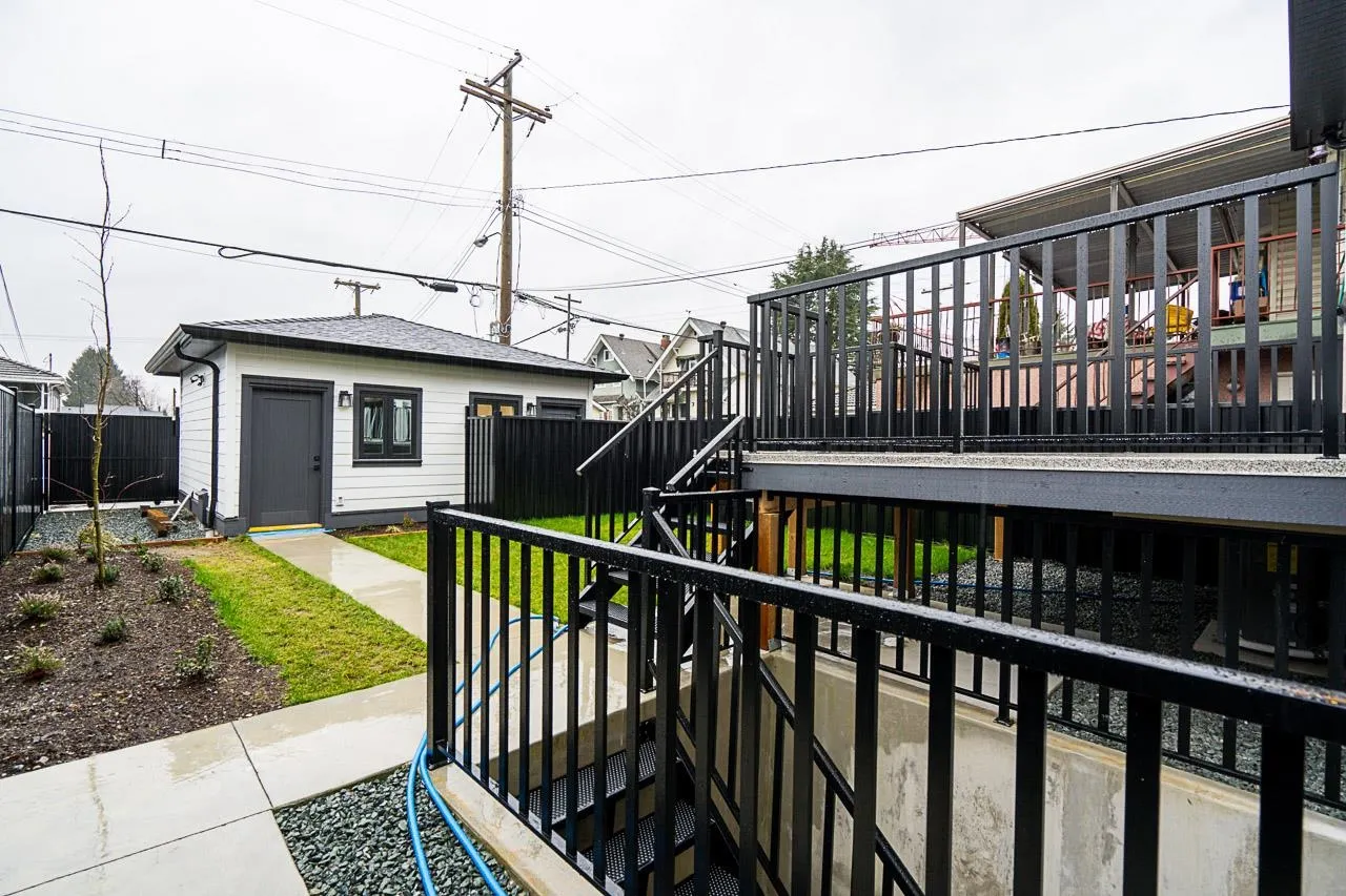 2 2753 Nanaimo Street