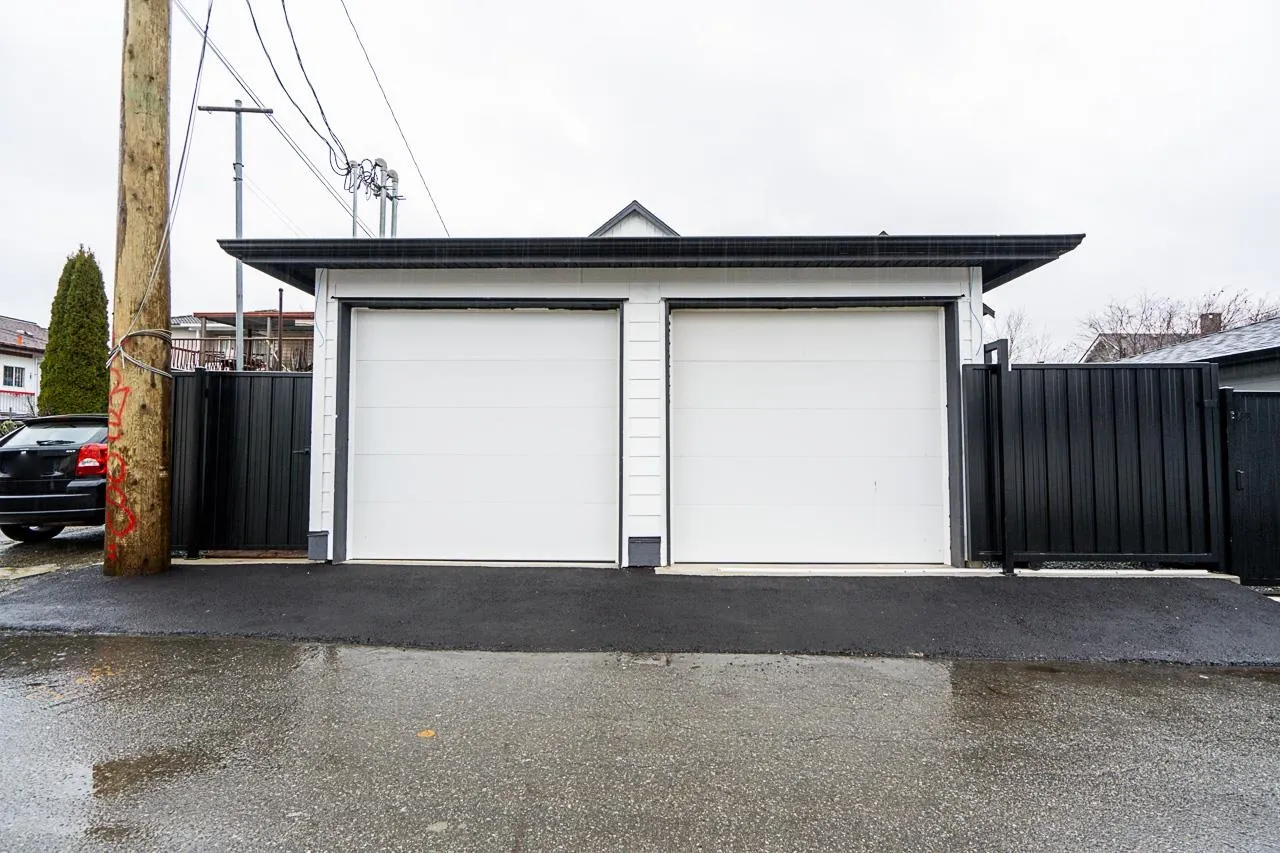 2 2753 Nanaimo Street