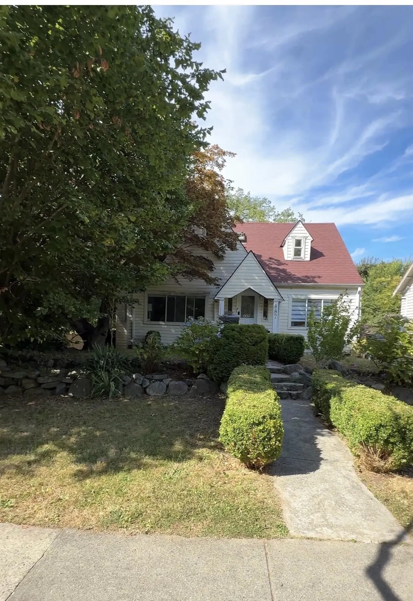 887 W 28th Avenue