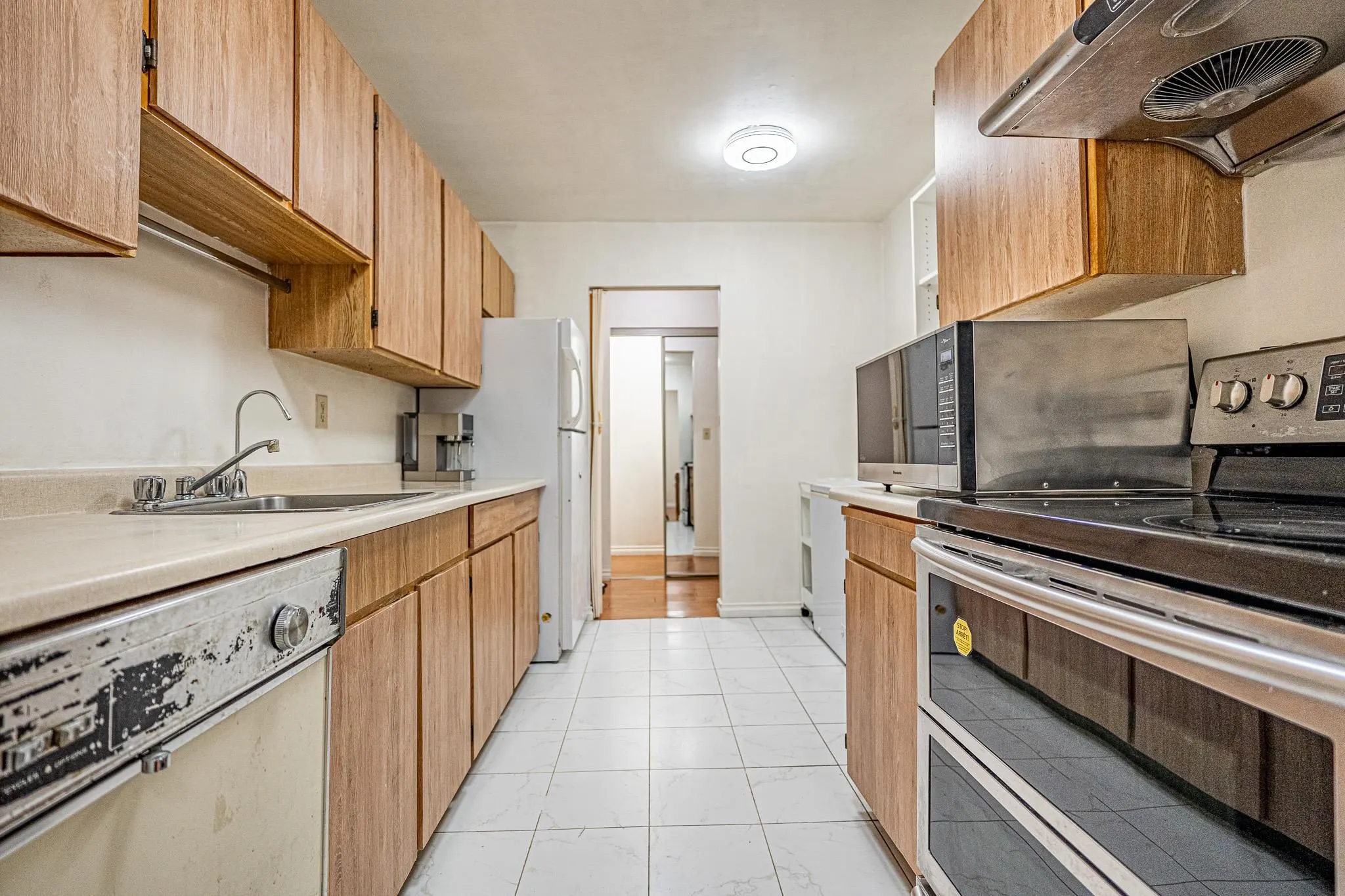 203 5471 Arcadia Road