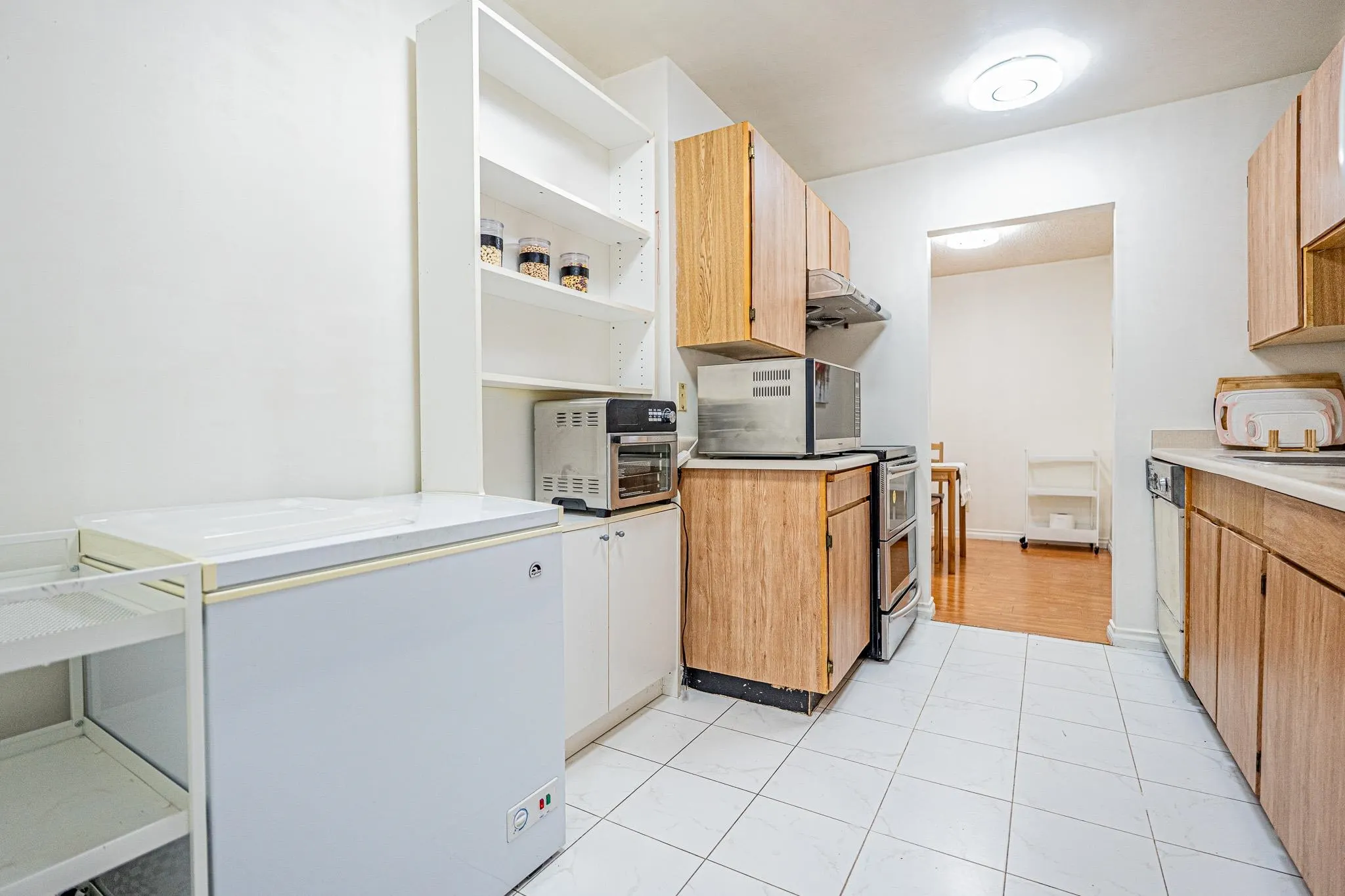 203 5471 Arcadia Road