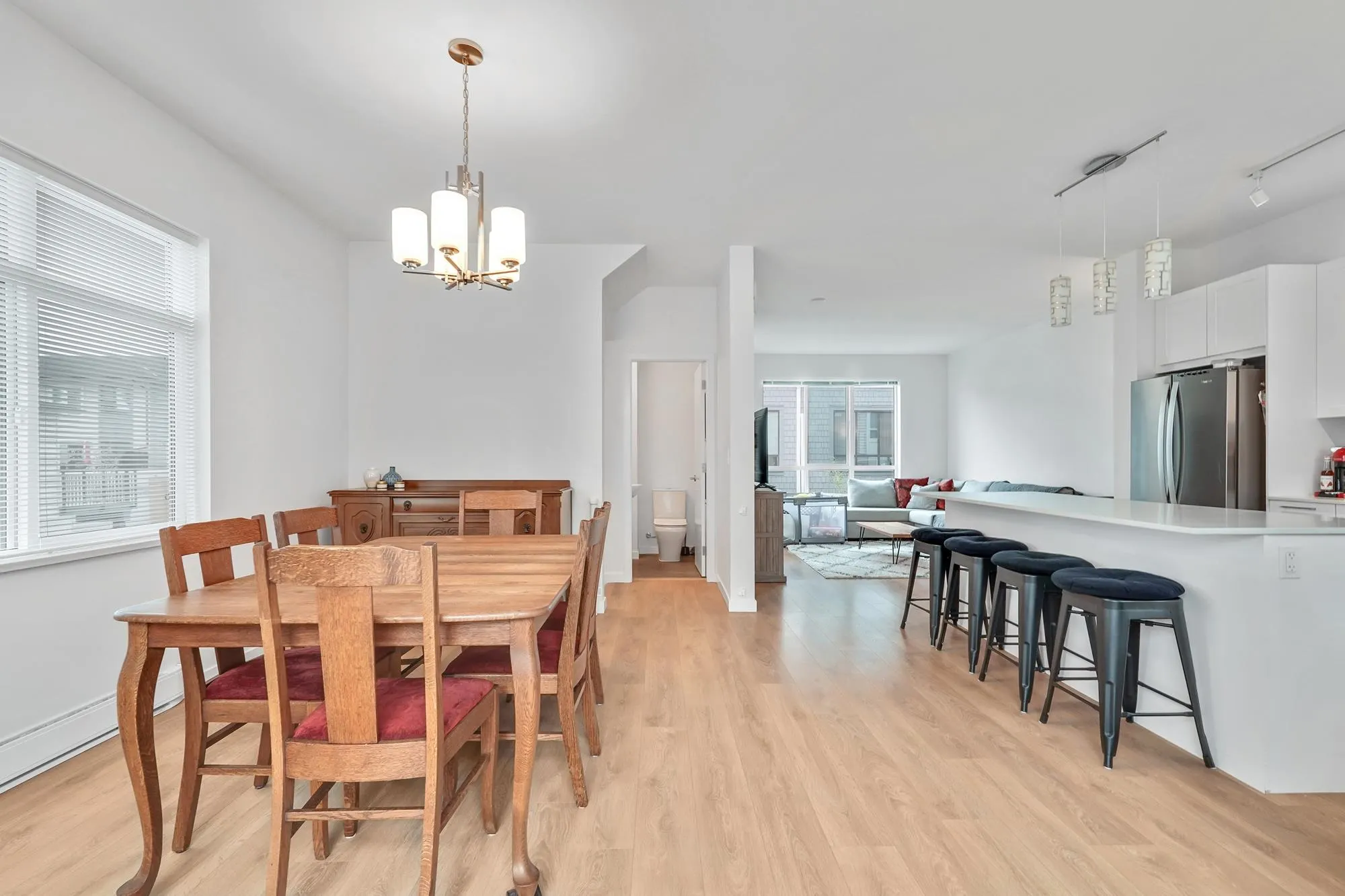 1601 18505 Laurensen Place