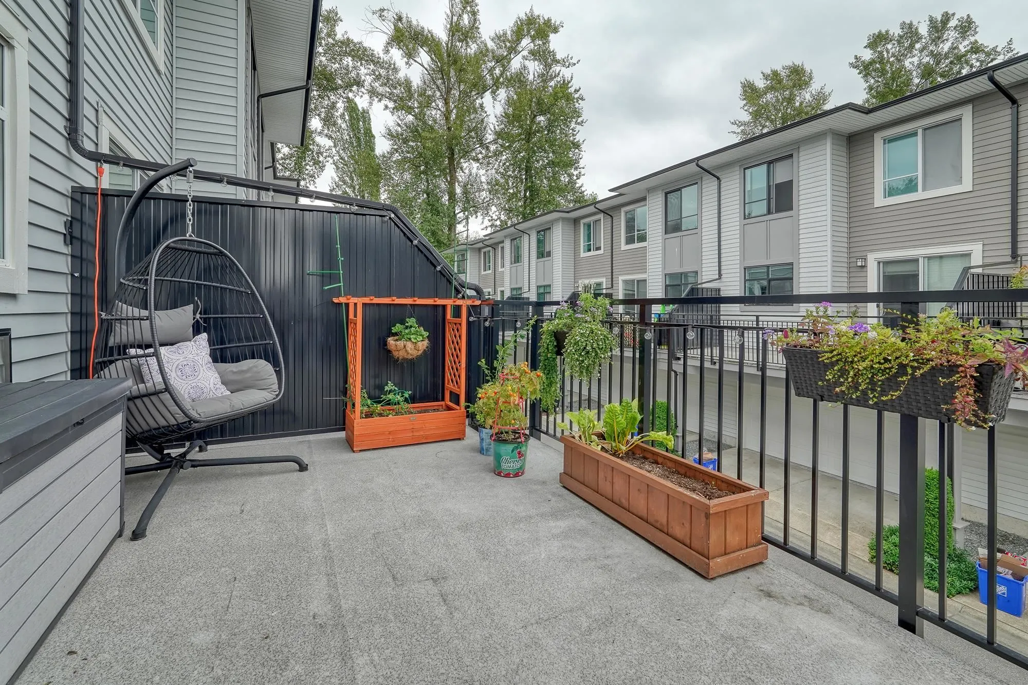 1601 18505 Laurensen Place