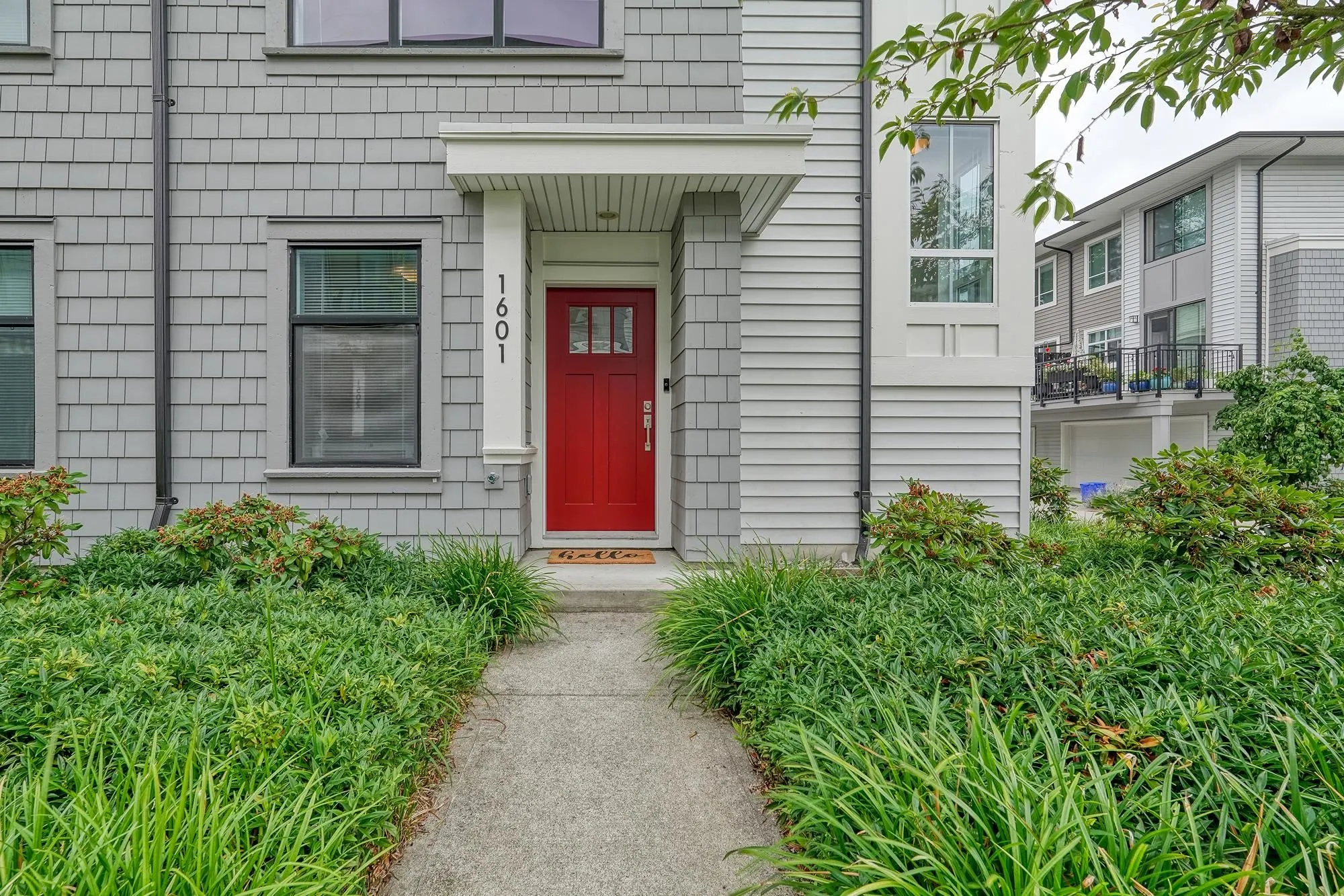 1601 18505 Laurensen Place