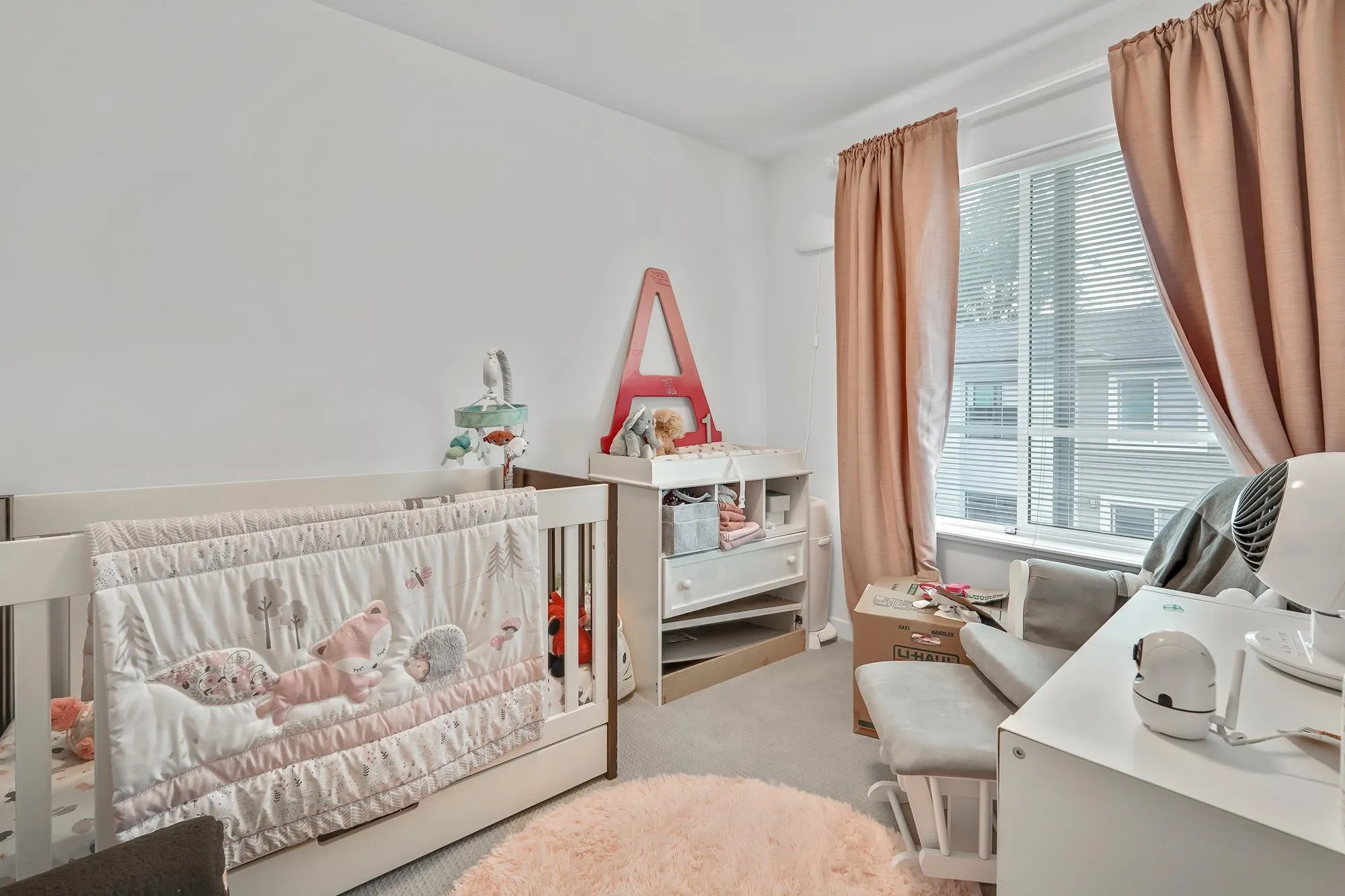 1601 18505 Laurensen Place