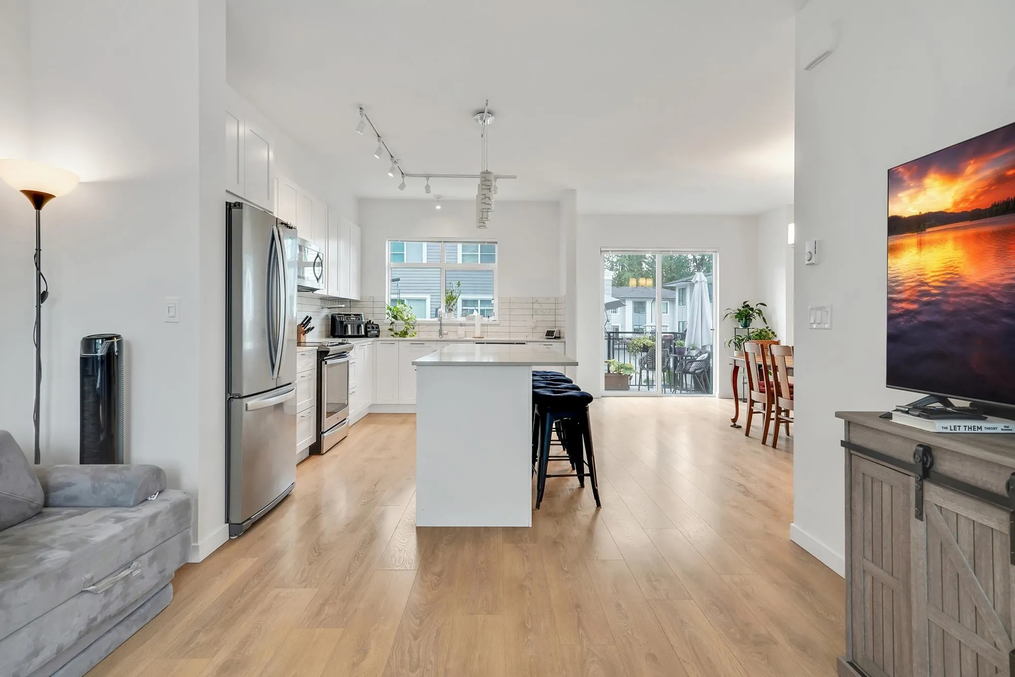 1601 18505 Laurensen Place
