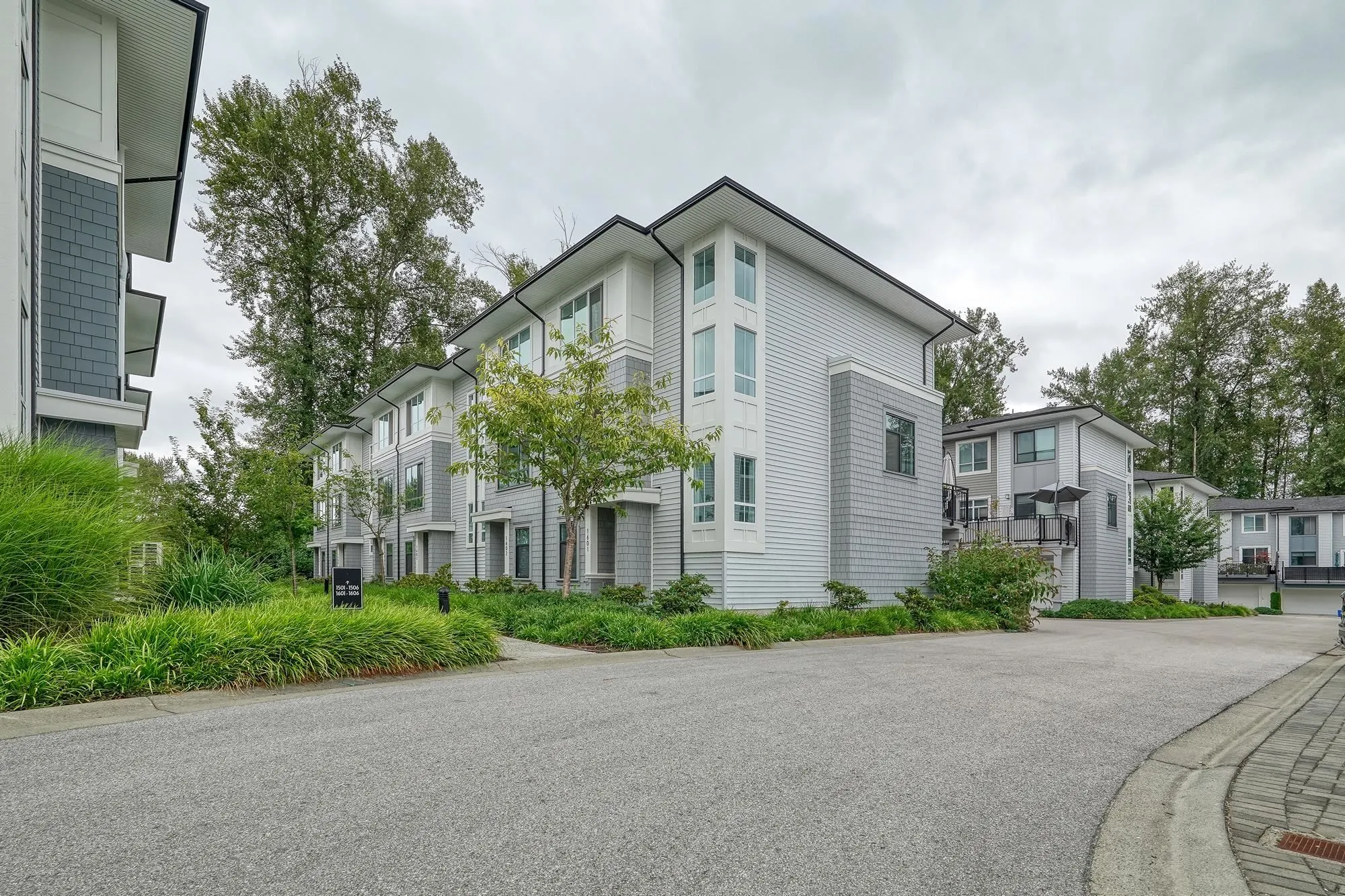 1601 18505 Laurensen Place