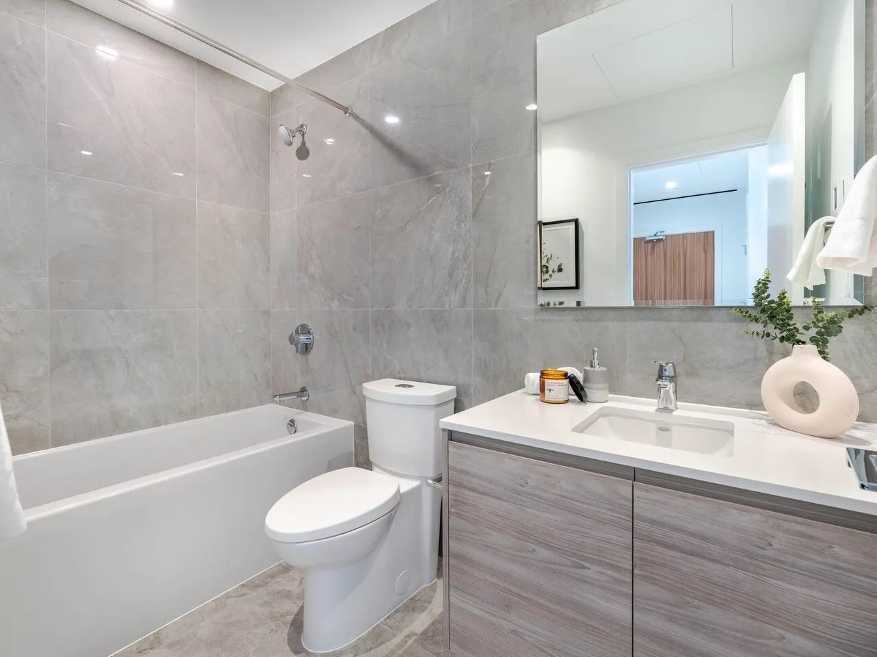 3004 680 Quayside Drive