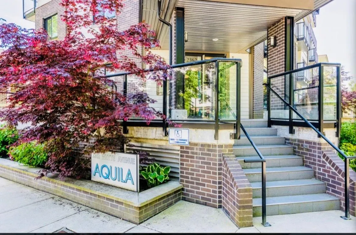 402 2362 Whyte Avenue