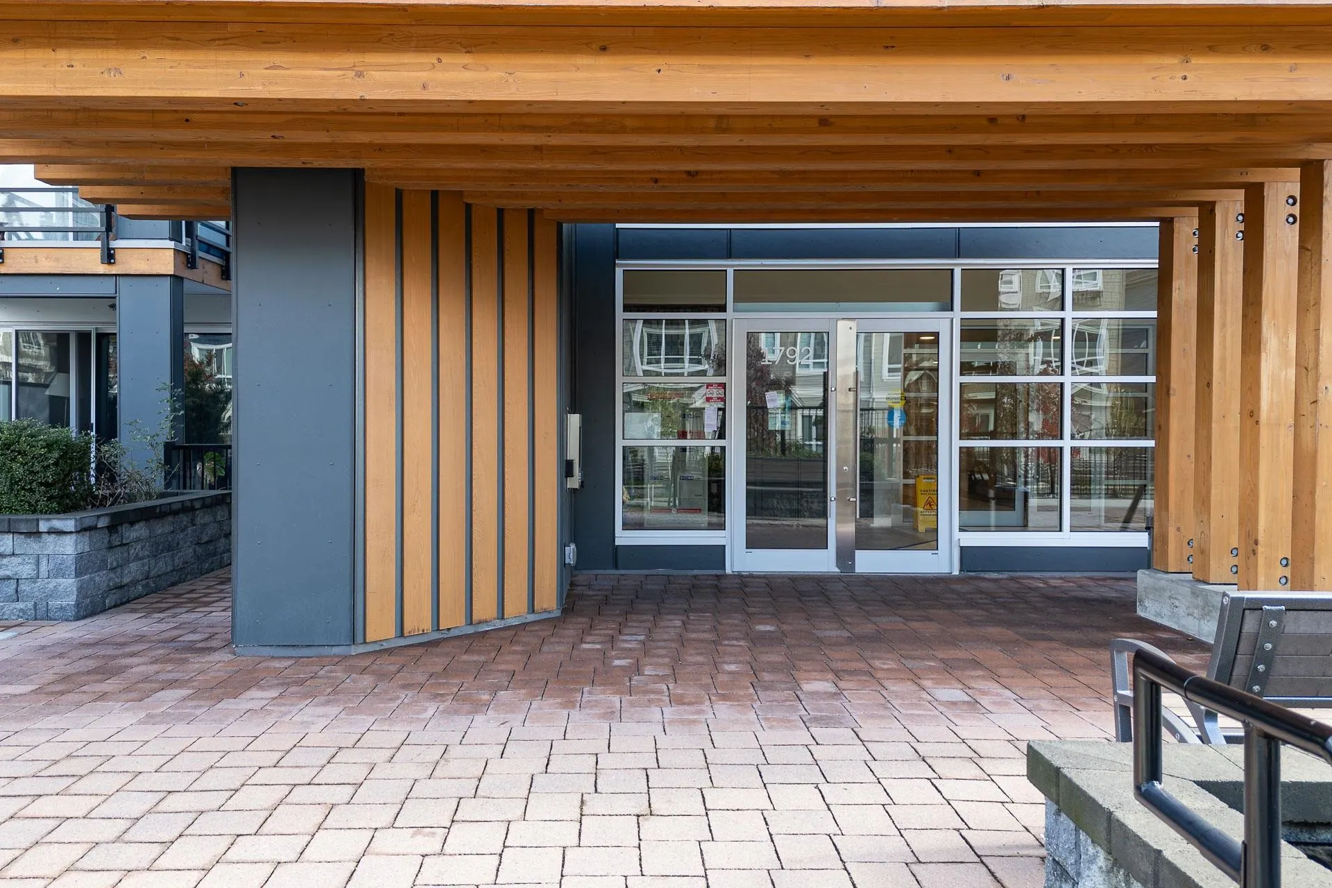 222 1792 Starling Drive